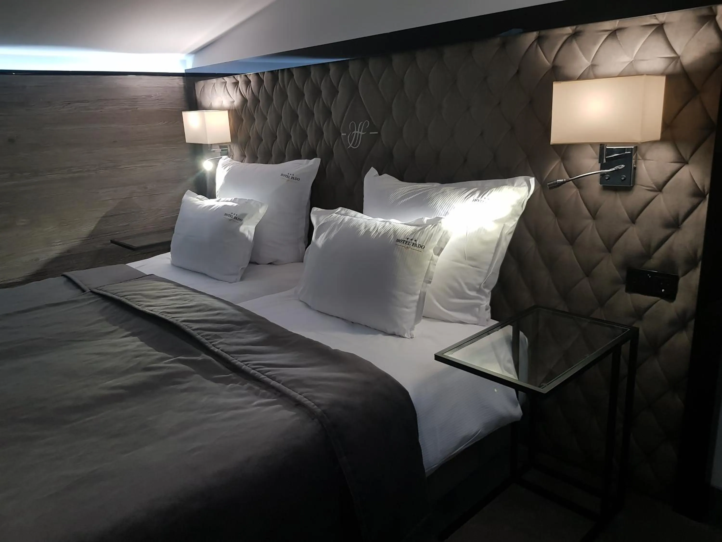 Photo of the whole room, Bed in Hotel Fado