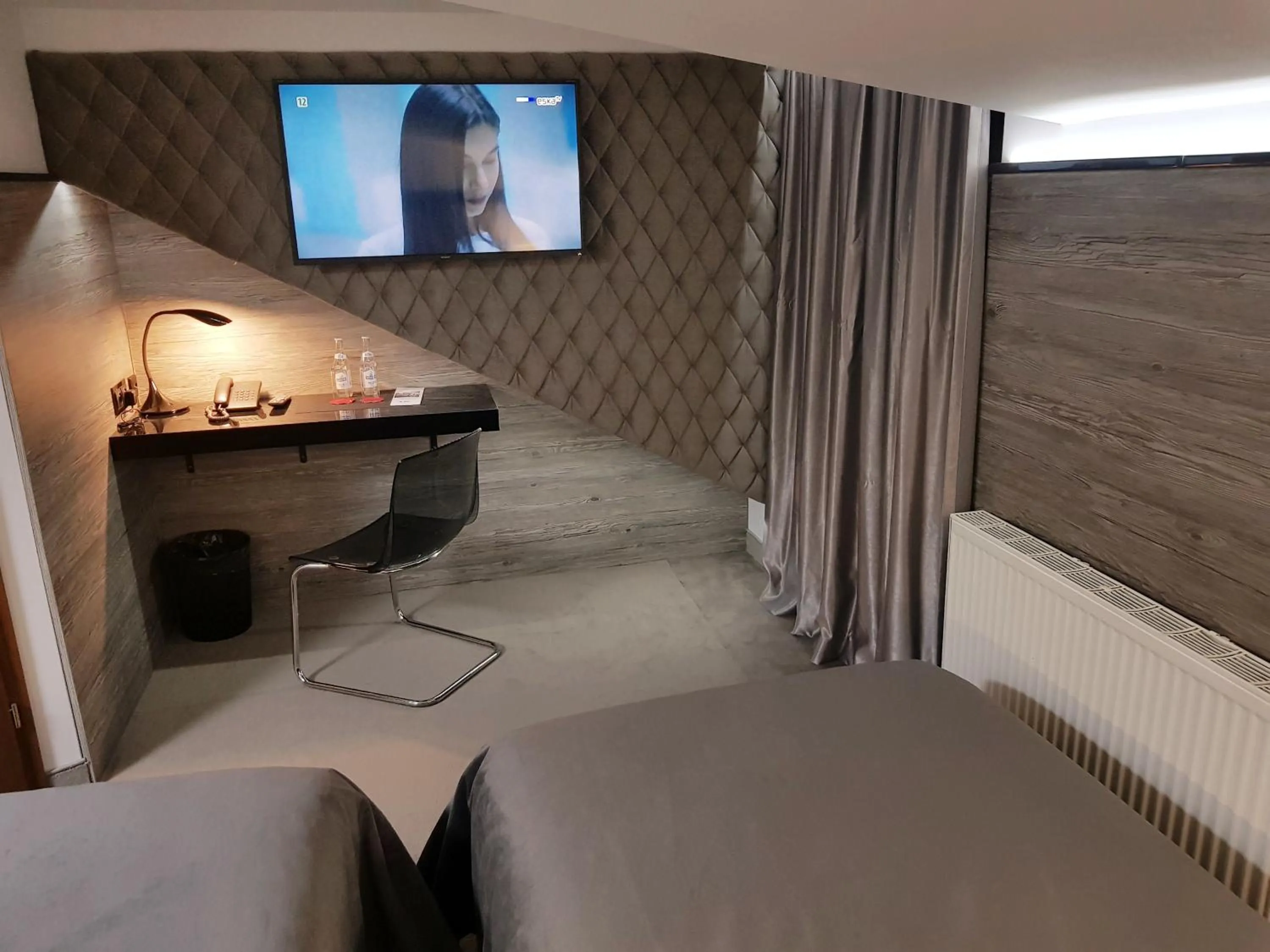 Photo of the whole room, Bed in Hotel Fado