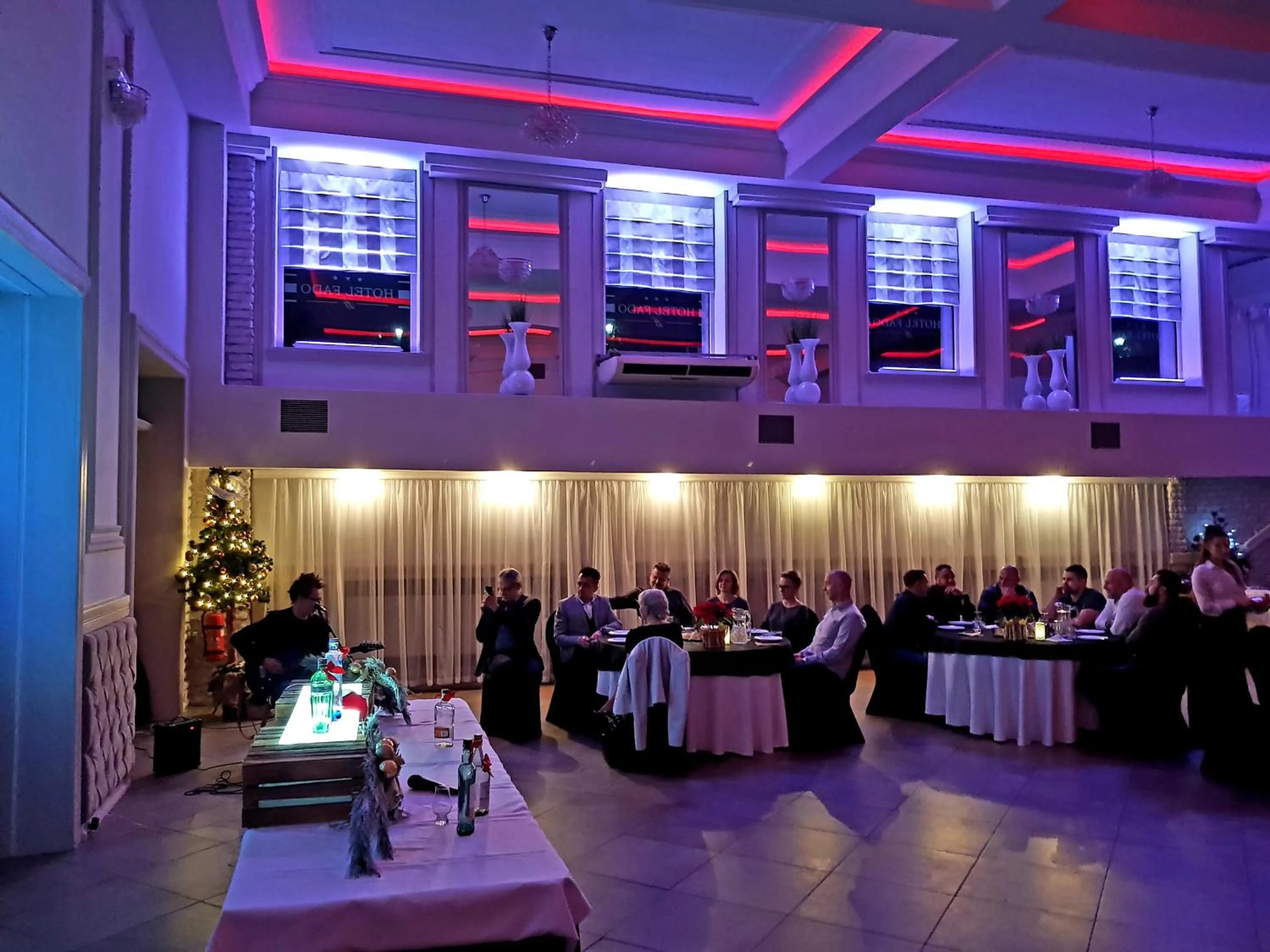 Evening entertainment in Hotel Fado