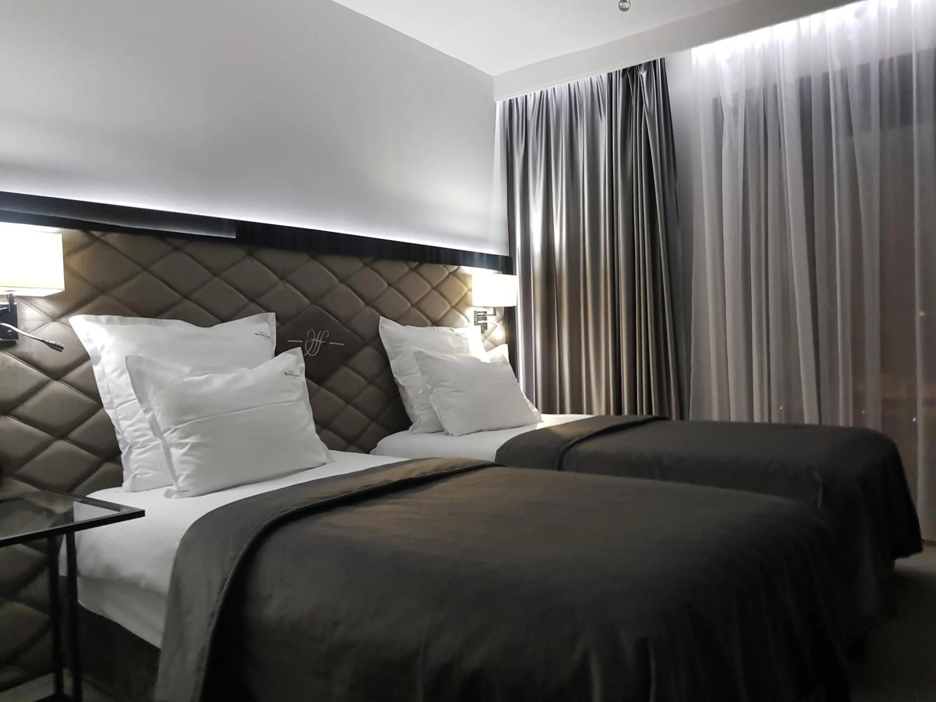 Photo of the whole room, Bed in Hotel Fado