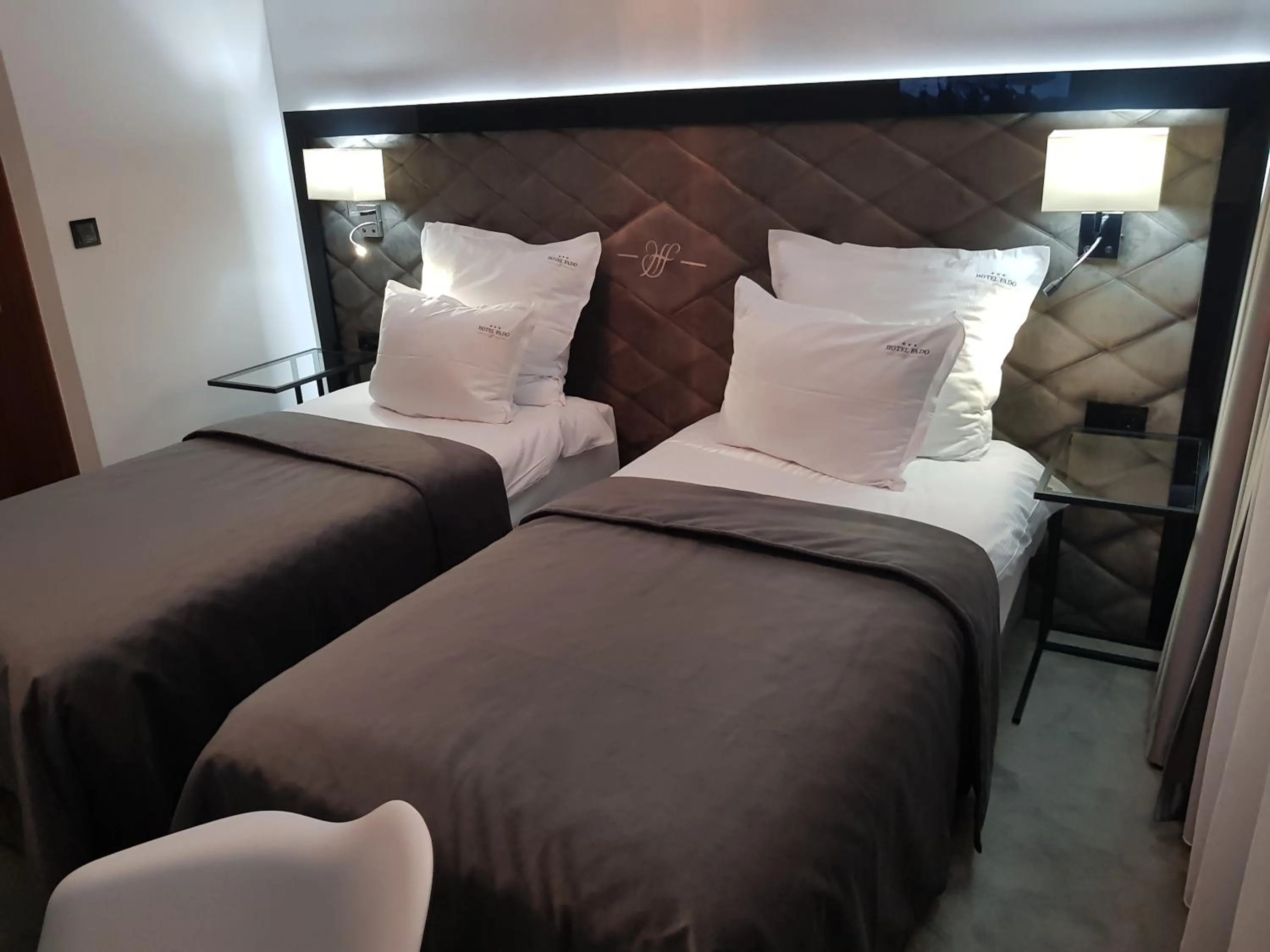 Photo of the whole room, Bed in Hotel Fado