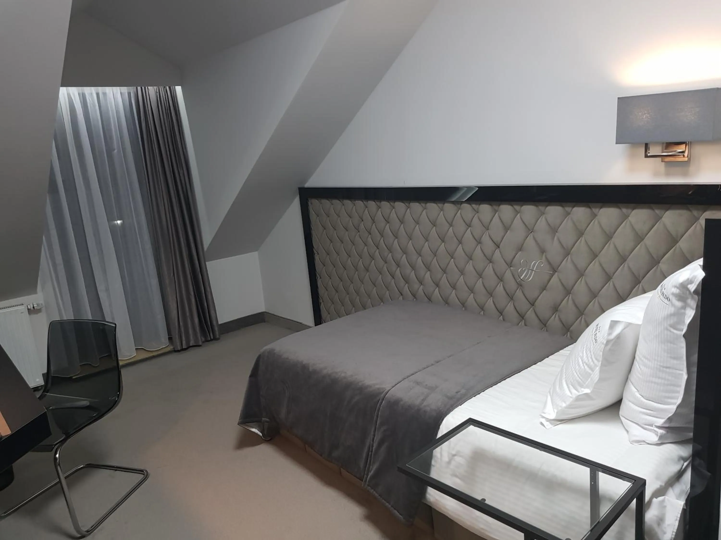 Photo of the whole room, Bed in Hotel Fado