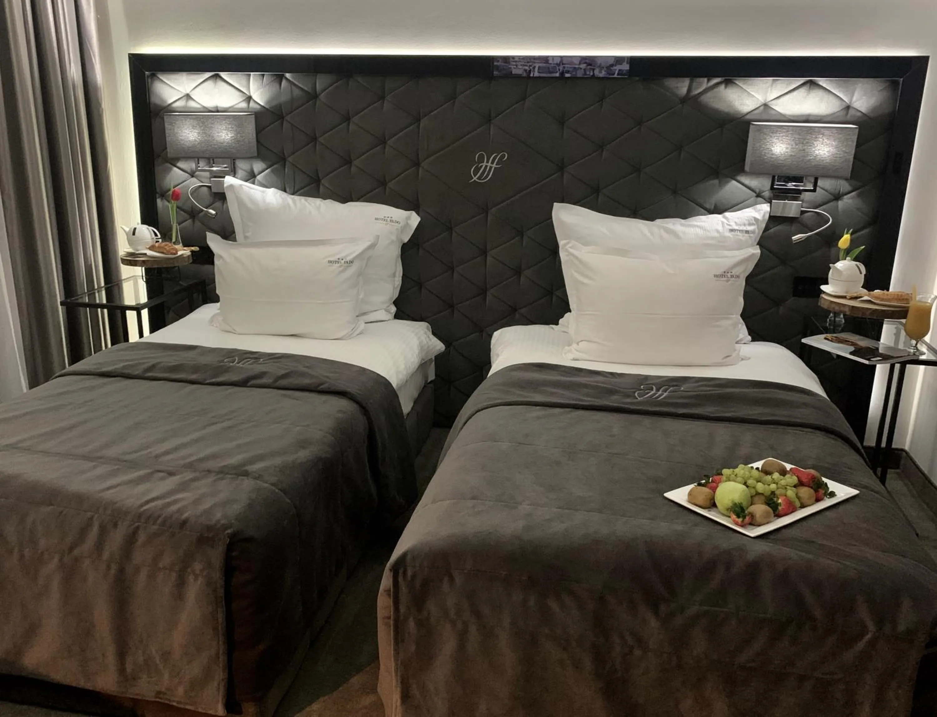 Photo of the whole room, Bed in Hotel Fado