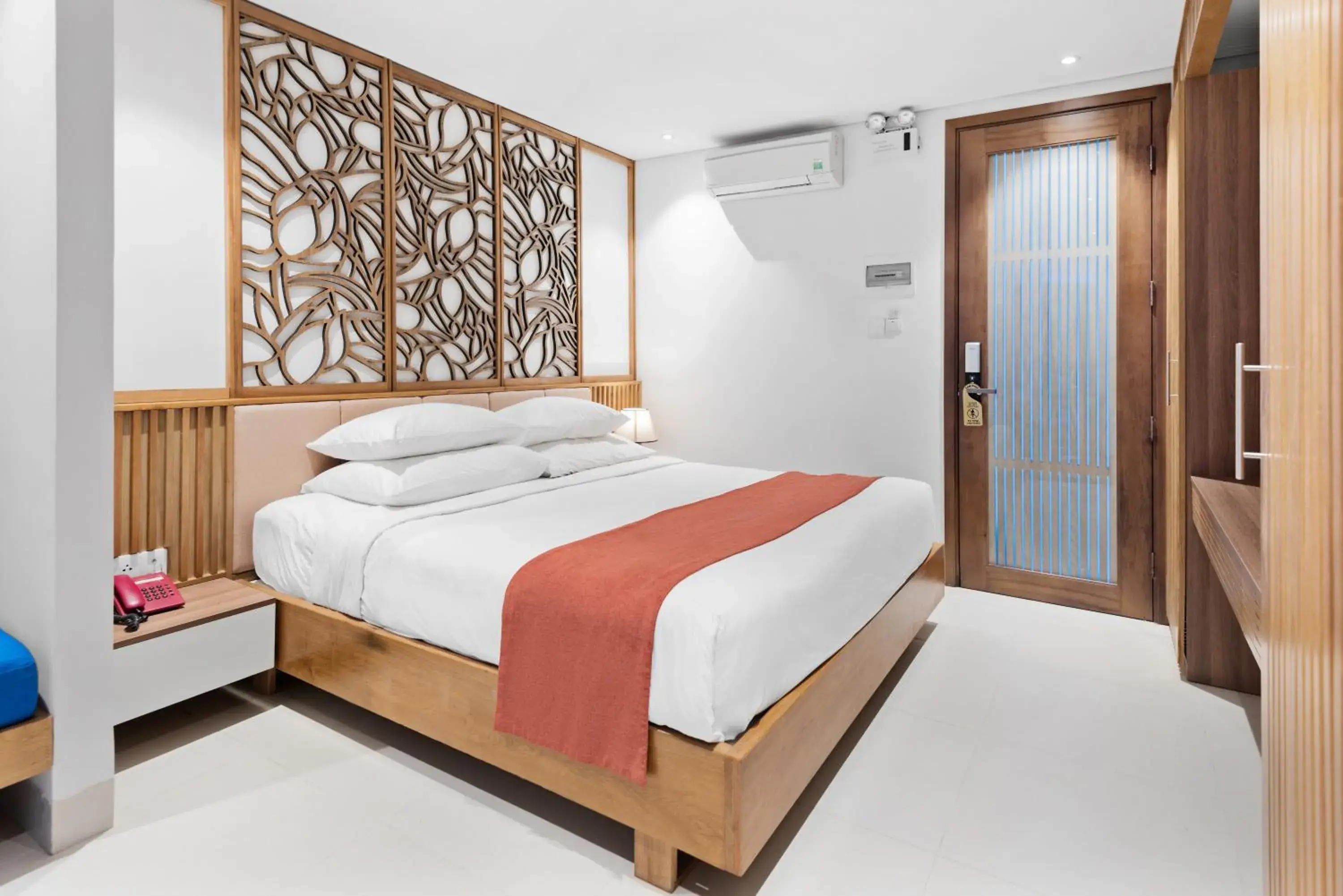 Deluxe Room (2 Adults + 1 Child) - single occupancy in Tam House Villa Hotel Deluxe Room (2 Adults + 1 Child) - single occupancy in Tam House Villa Hotel