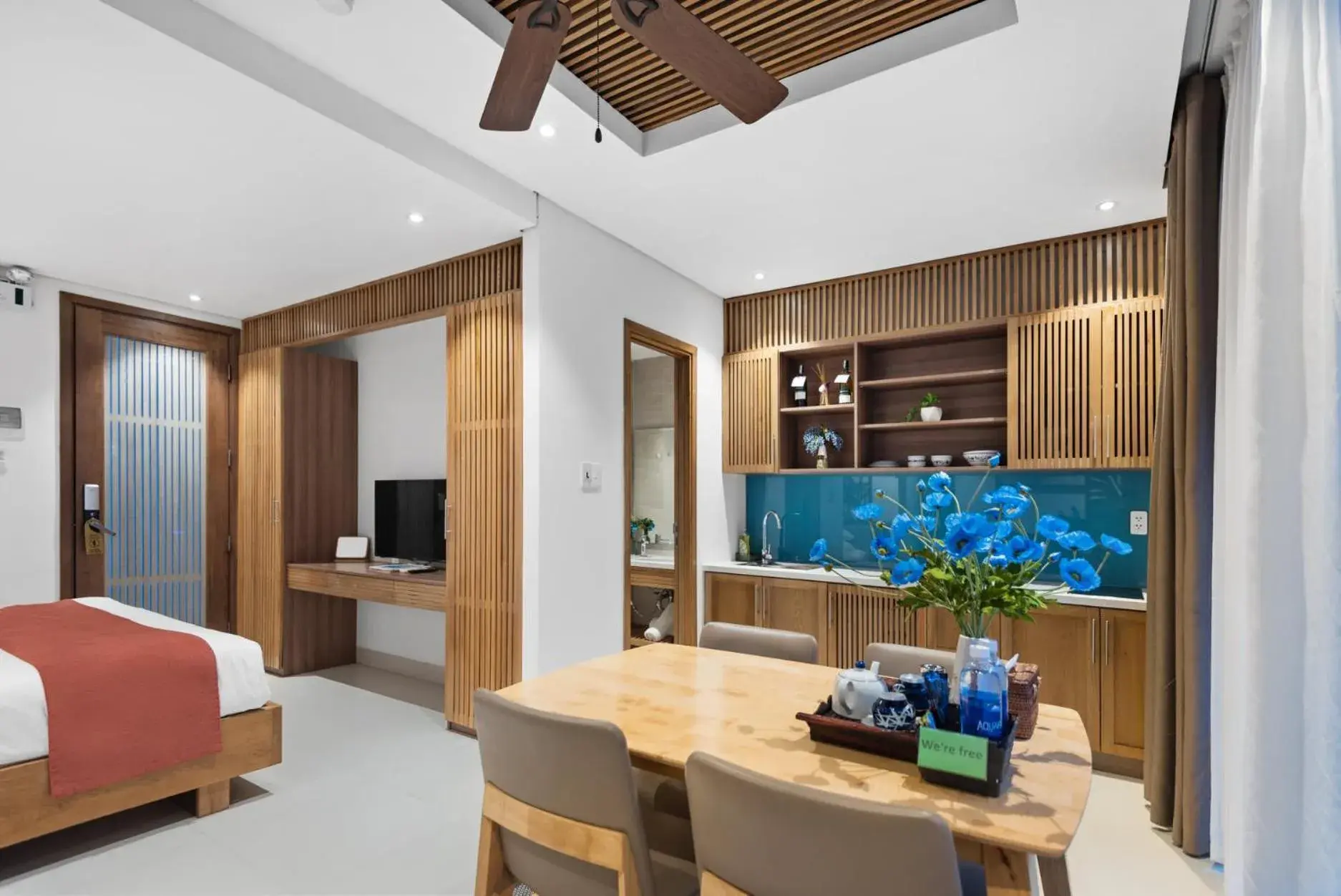 TV and multimedia, Bed in Tam House Villa Hotel TV and multimedia, Bed in Tam House Villa Hotel