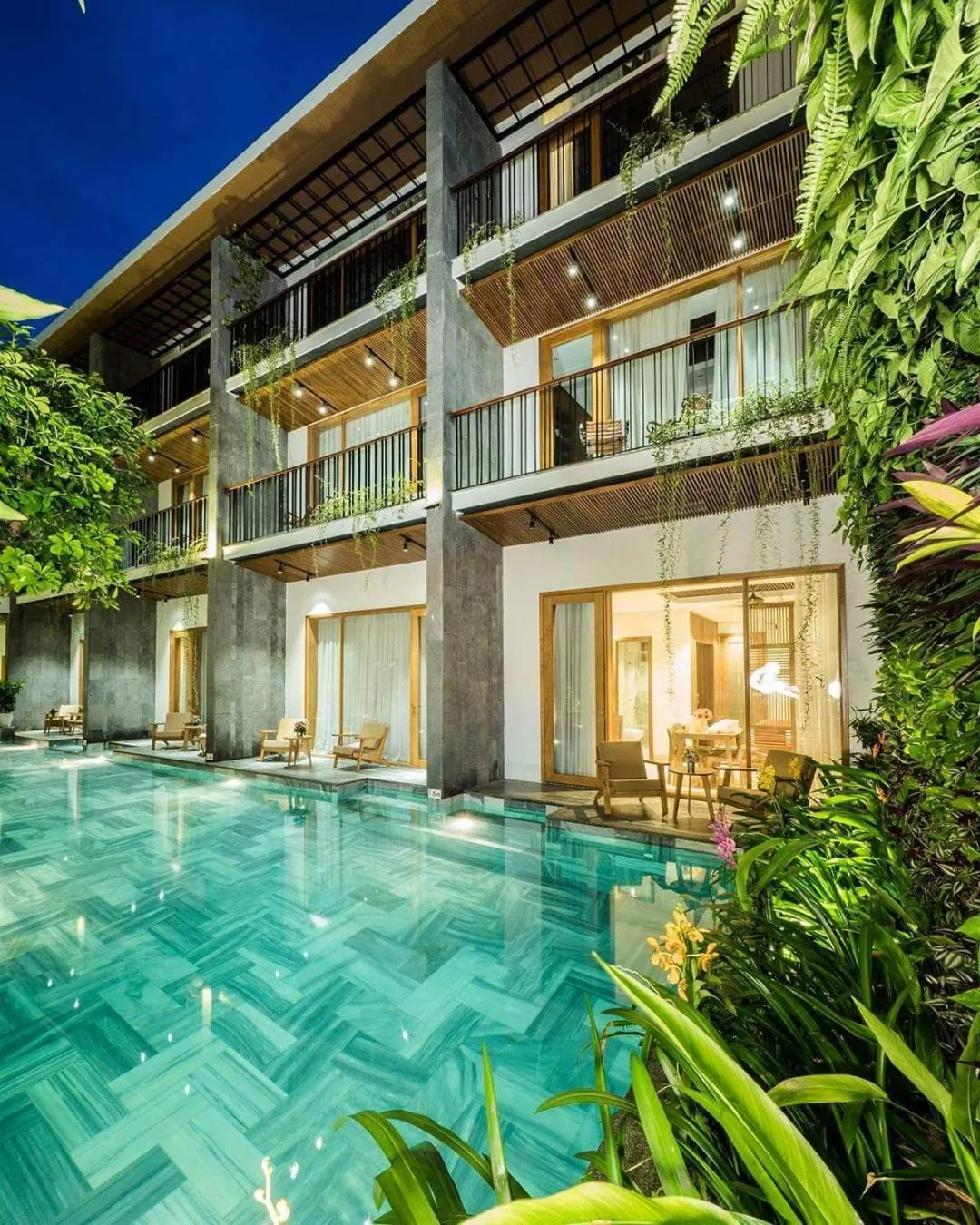 Swimming pool in Tam House Villa Hotel