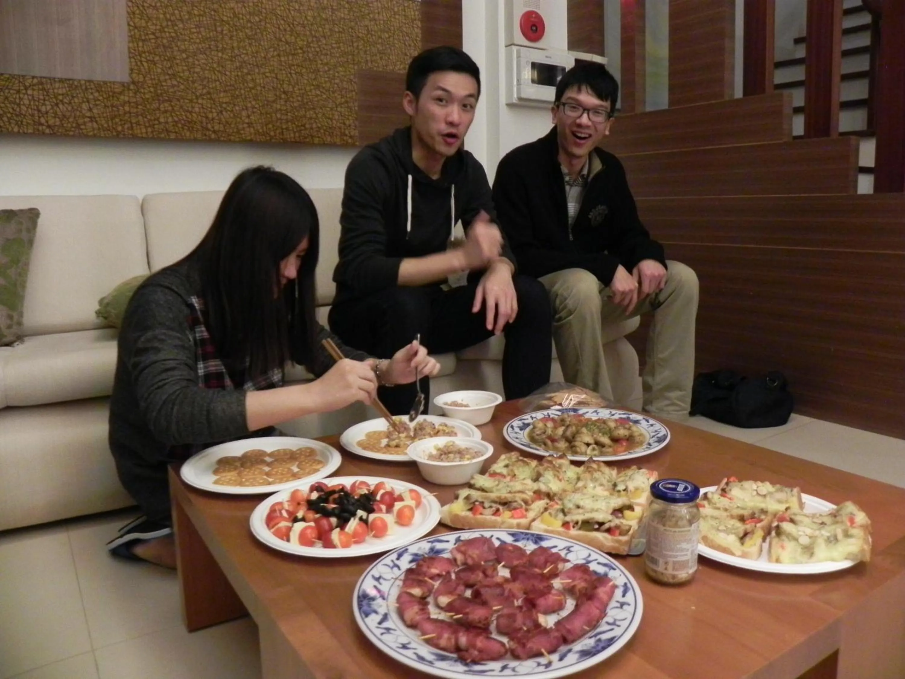 Evening entertainment in Peace Area Hot Spring Hotel