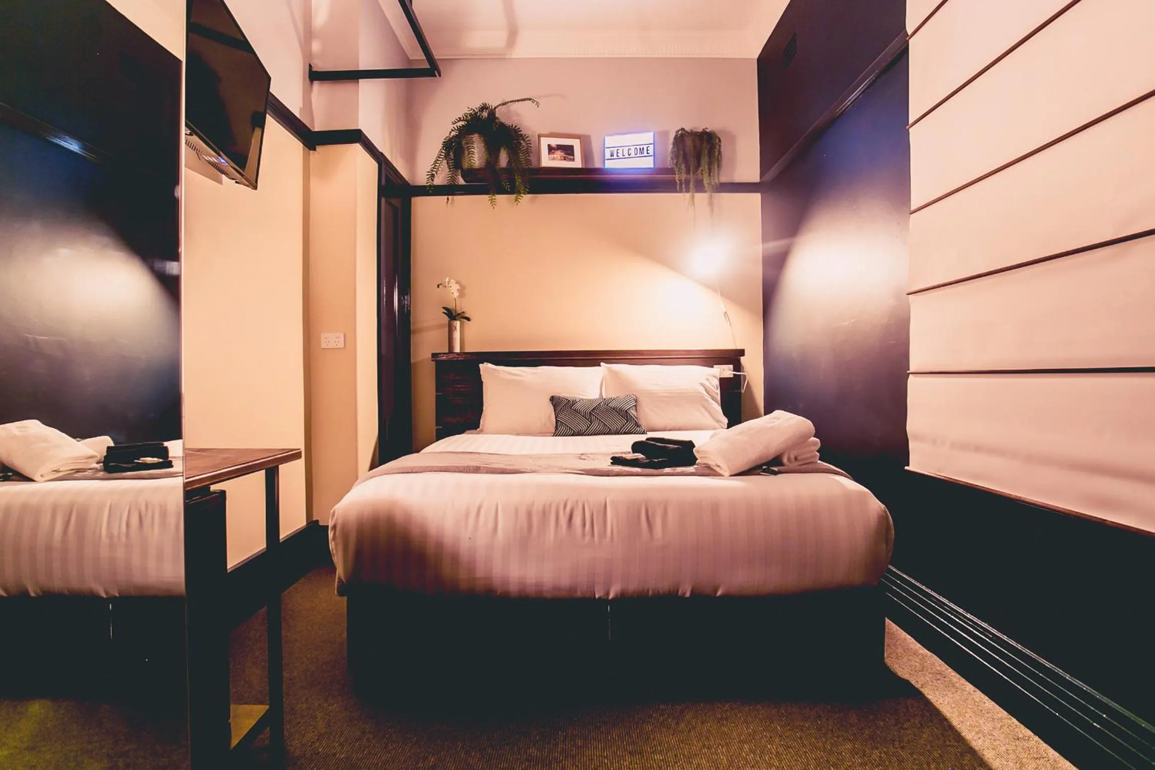 Photo of the whole room, Bed in The Greenroof