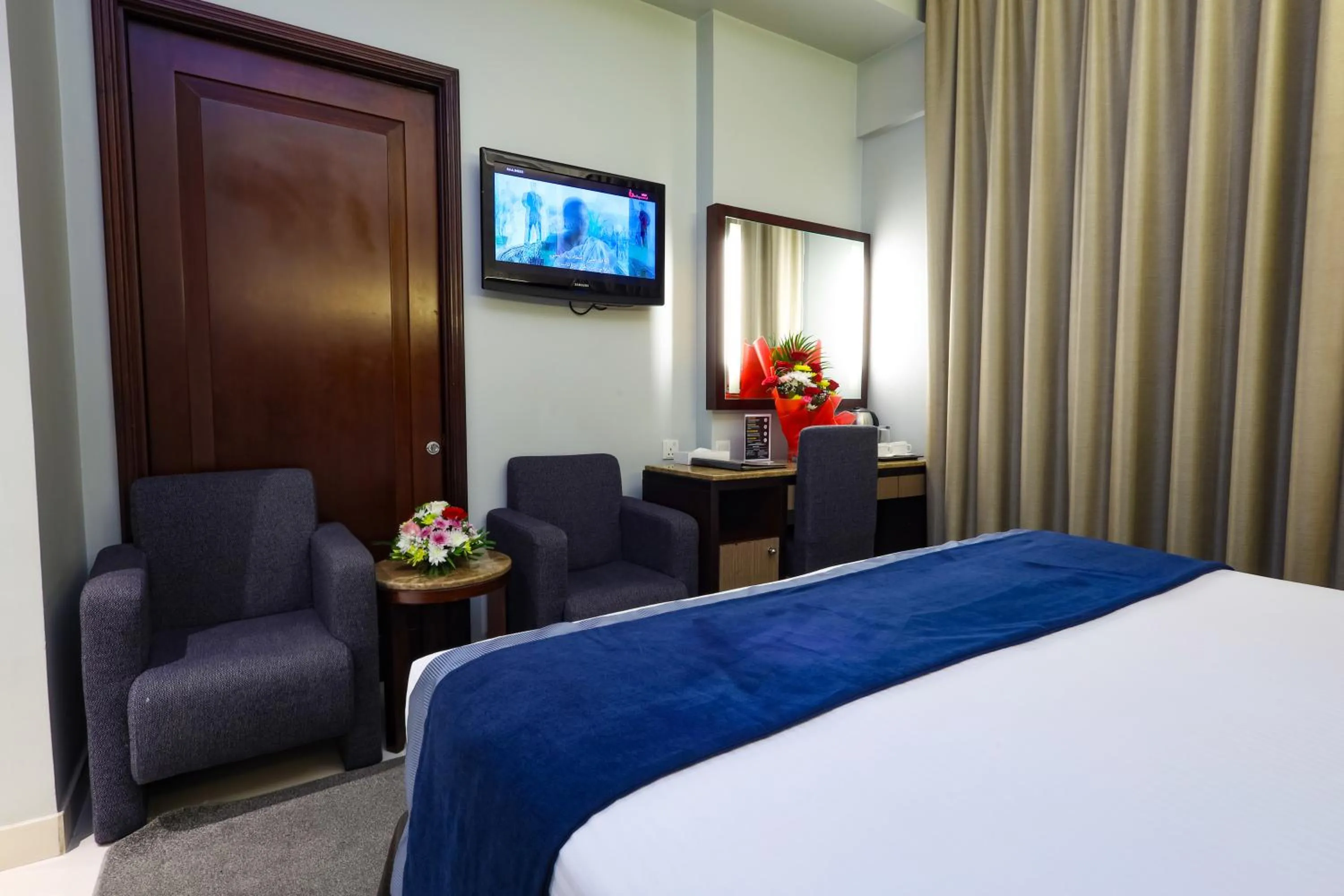 Bedroom, Bed in Fortune Grand Hotel