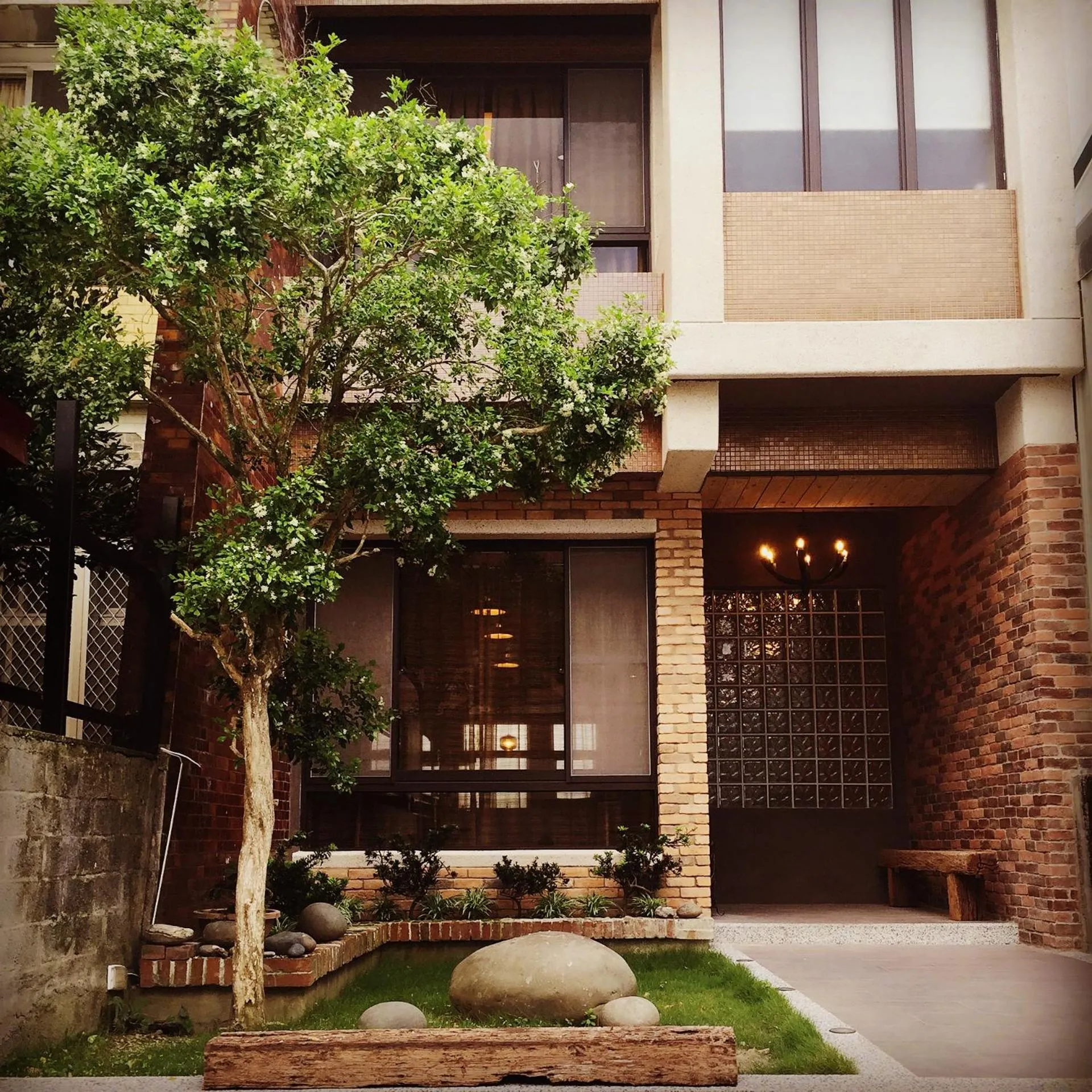 Lin's Inn