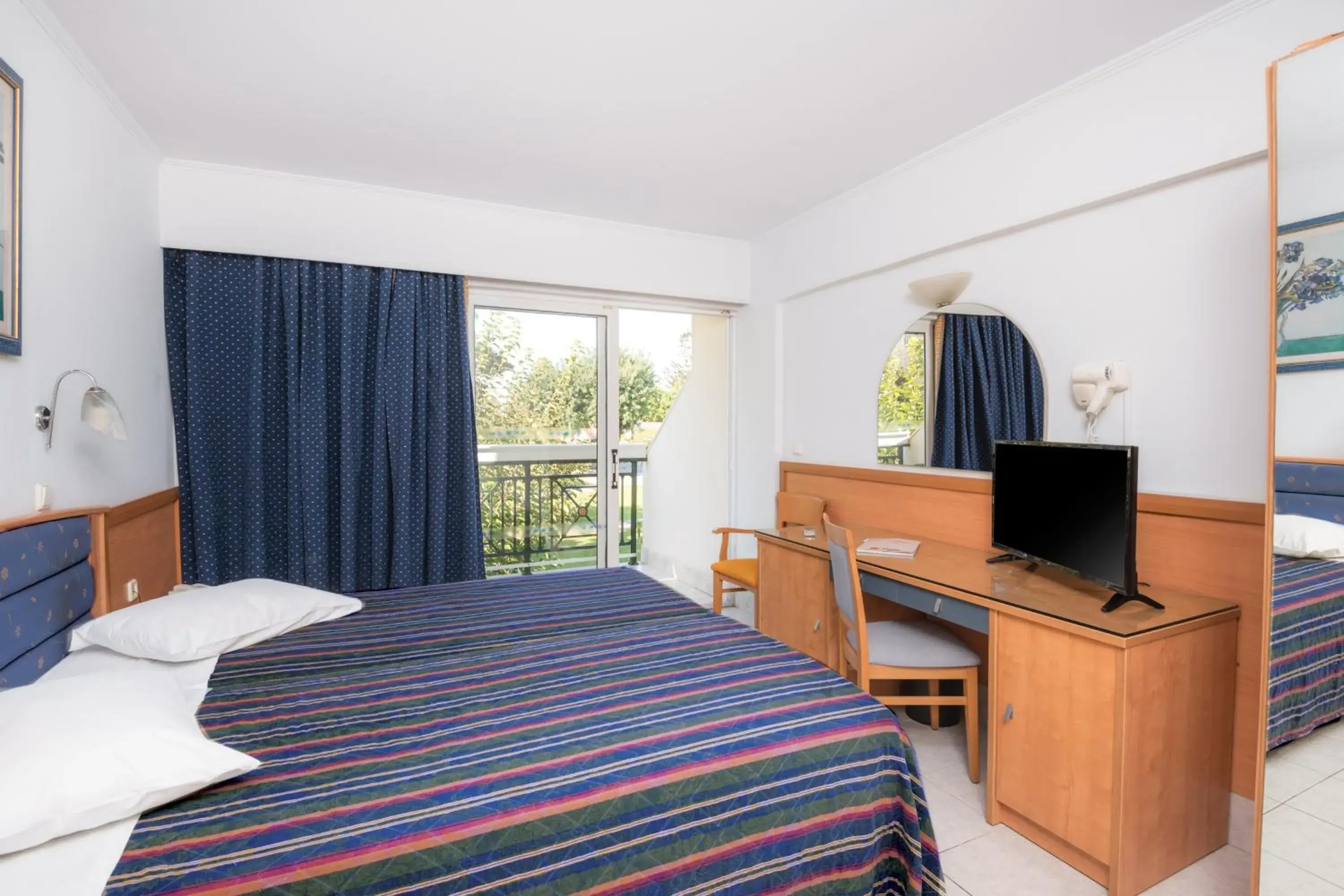 Family Room in Atlantis Hotel Family Room in Atlantis Hotel