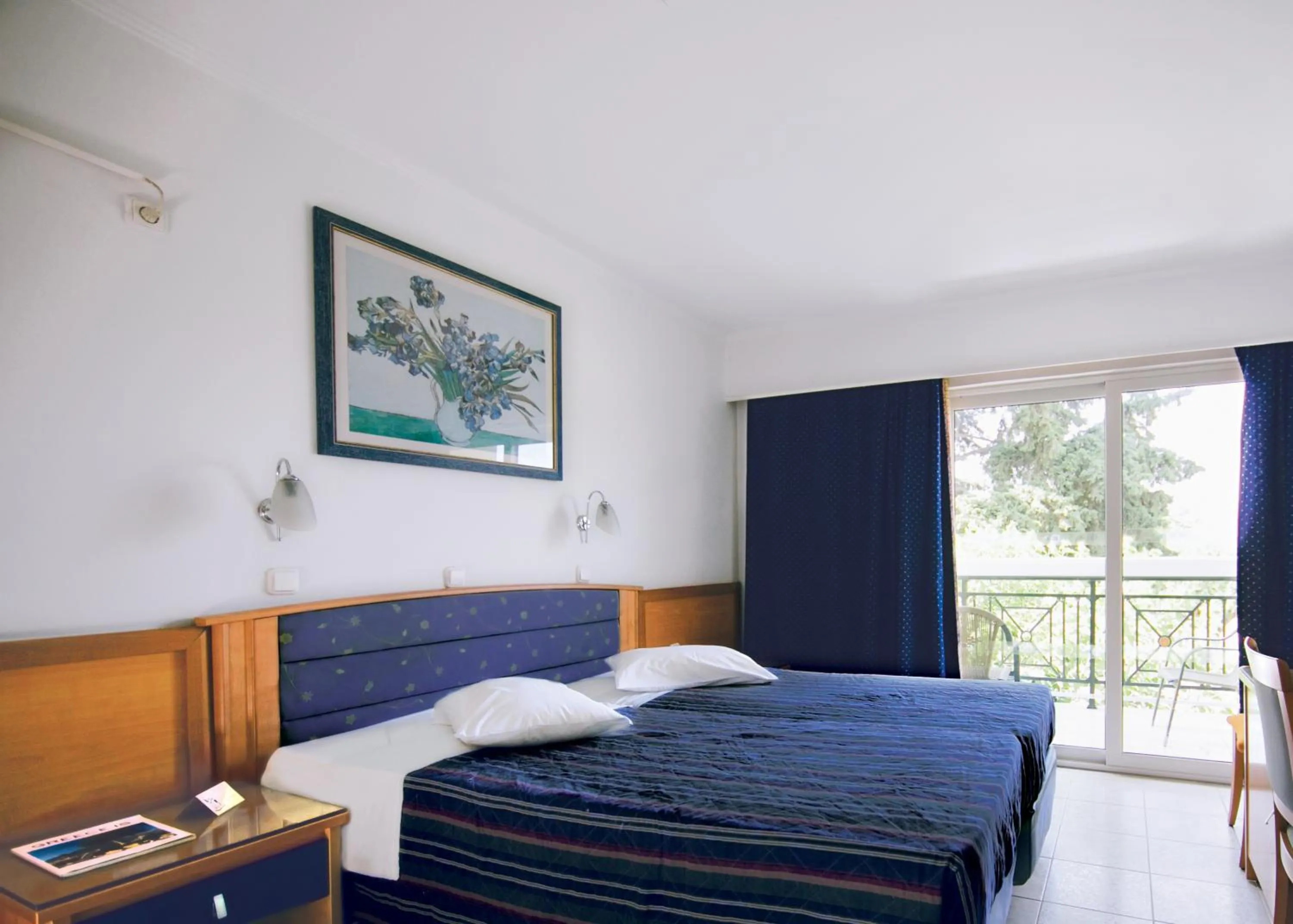 Bed in Atlantis Hotel