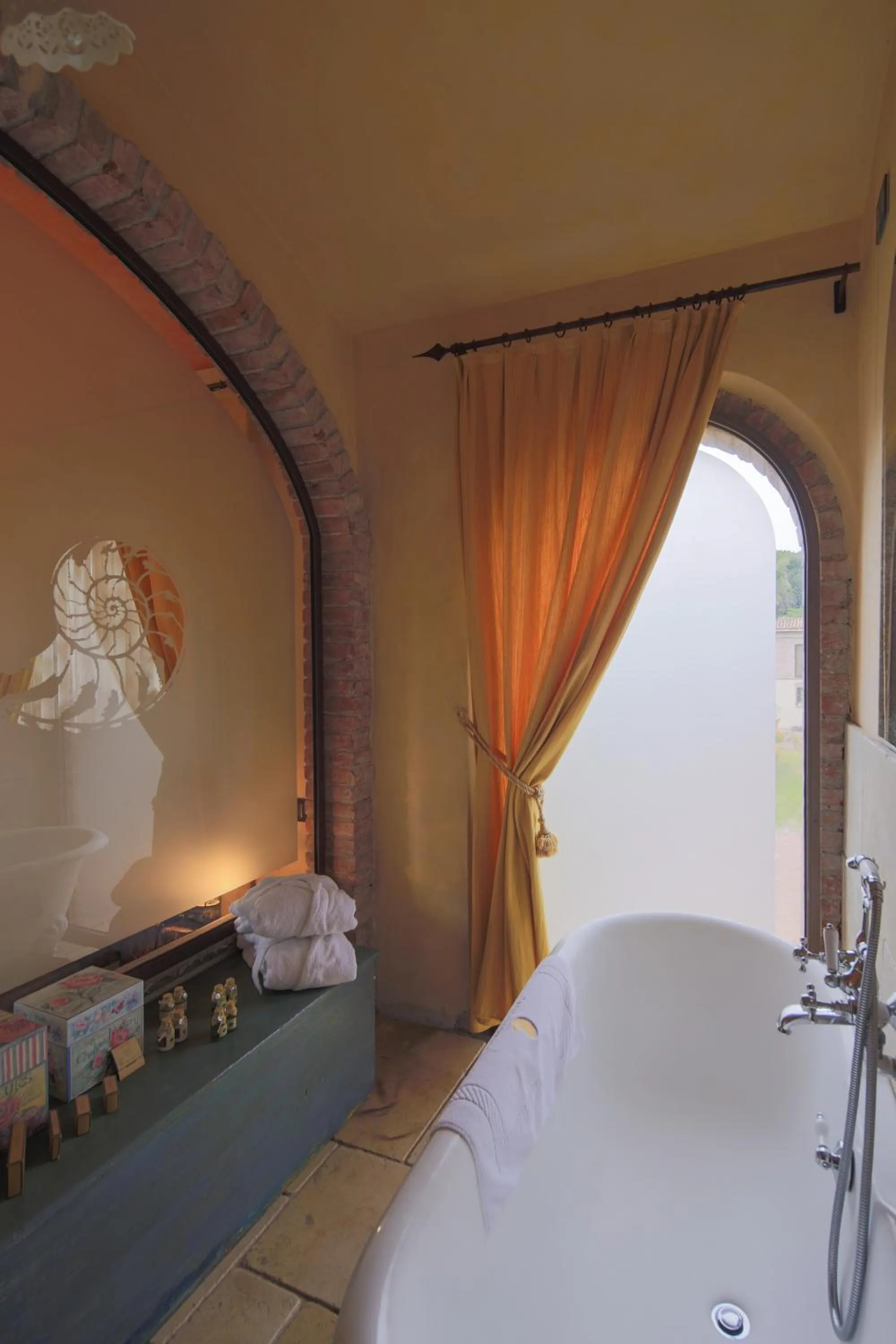 Bathroom, Bed in Resort La Ghiaia