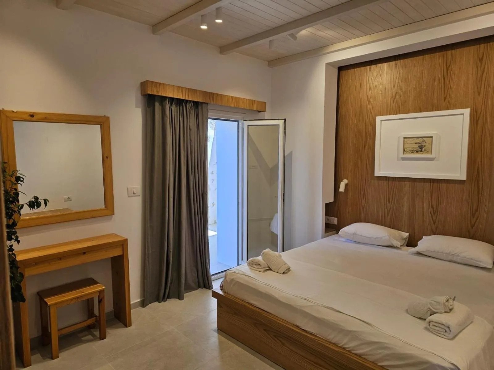 Bed in Argileos