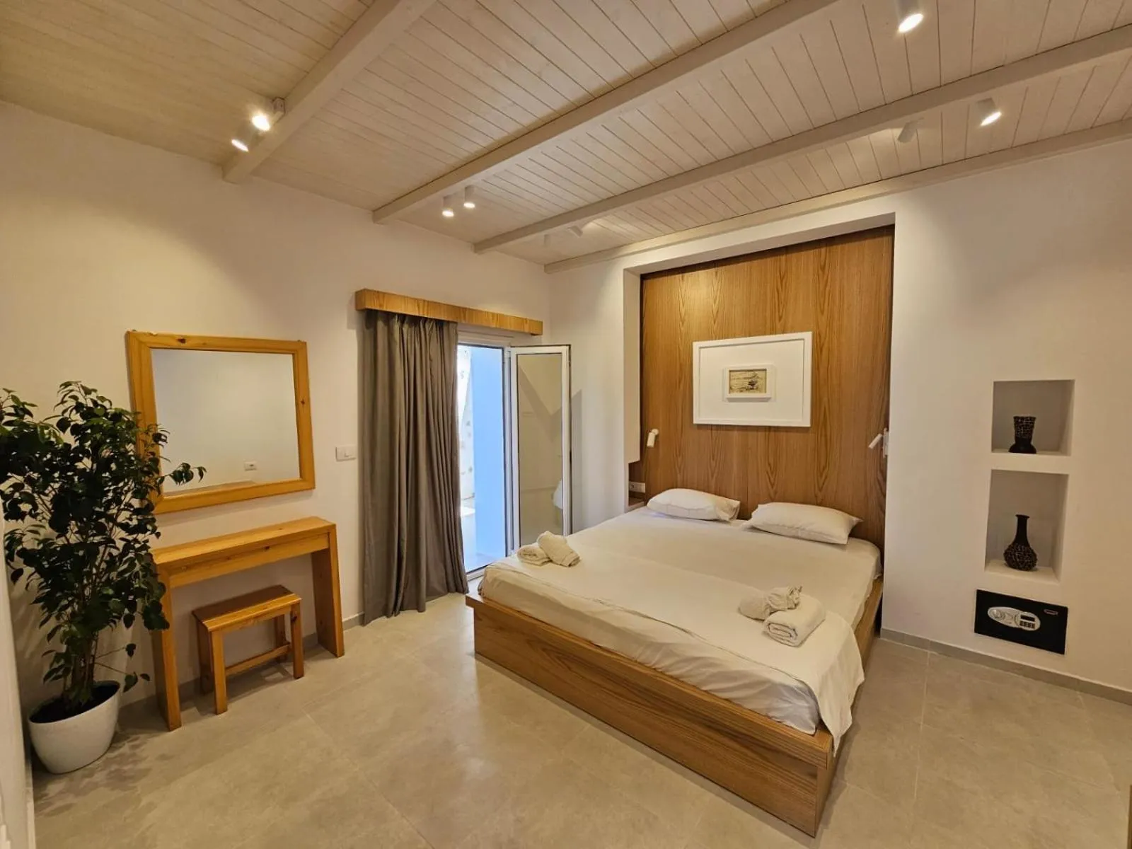 Bed in Argileos