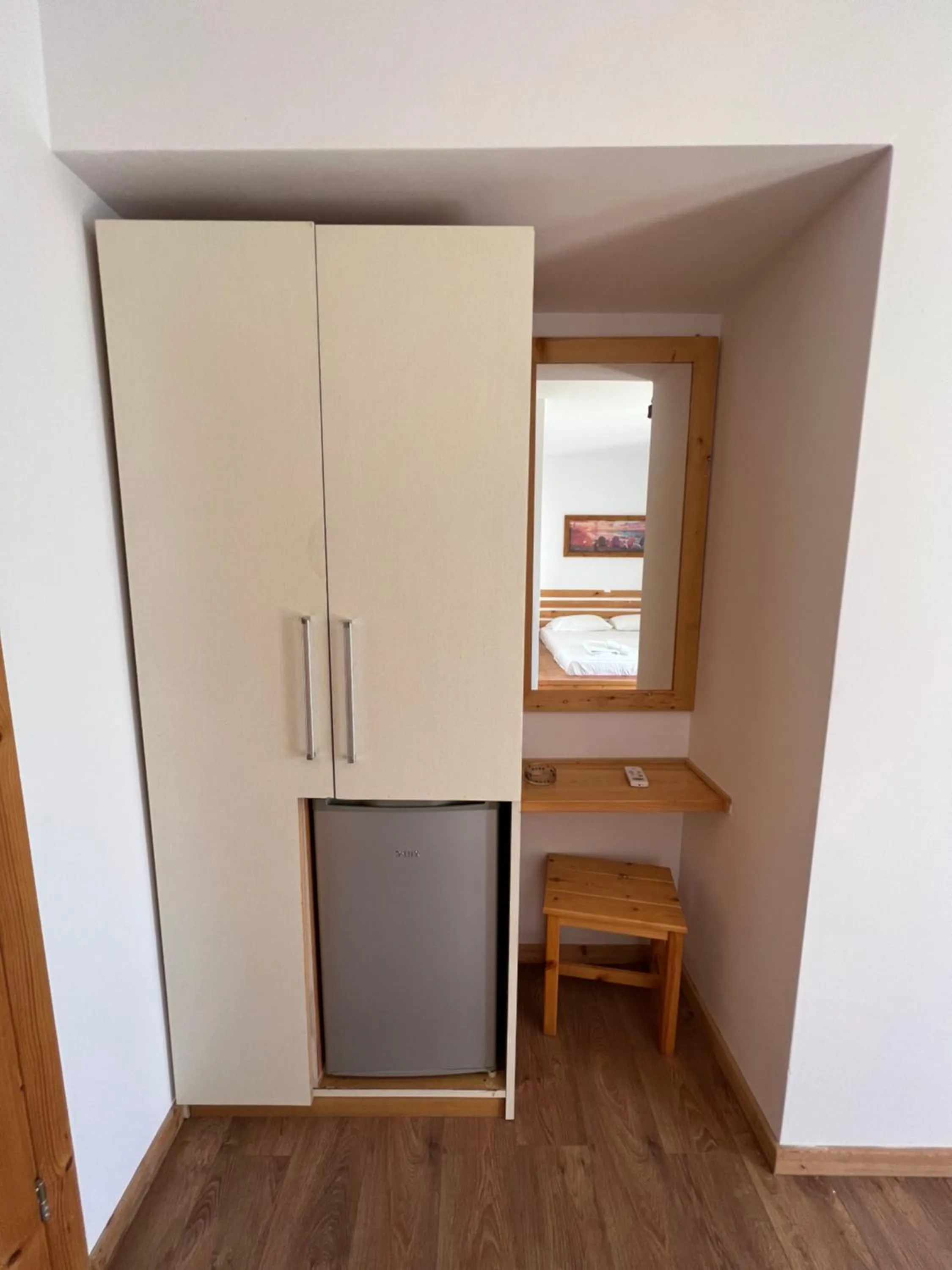 wardrobe in Argileos