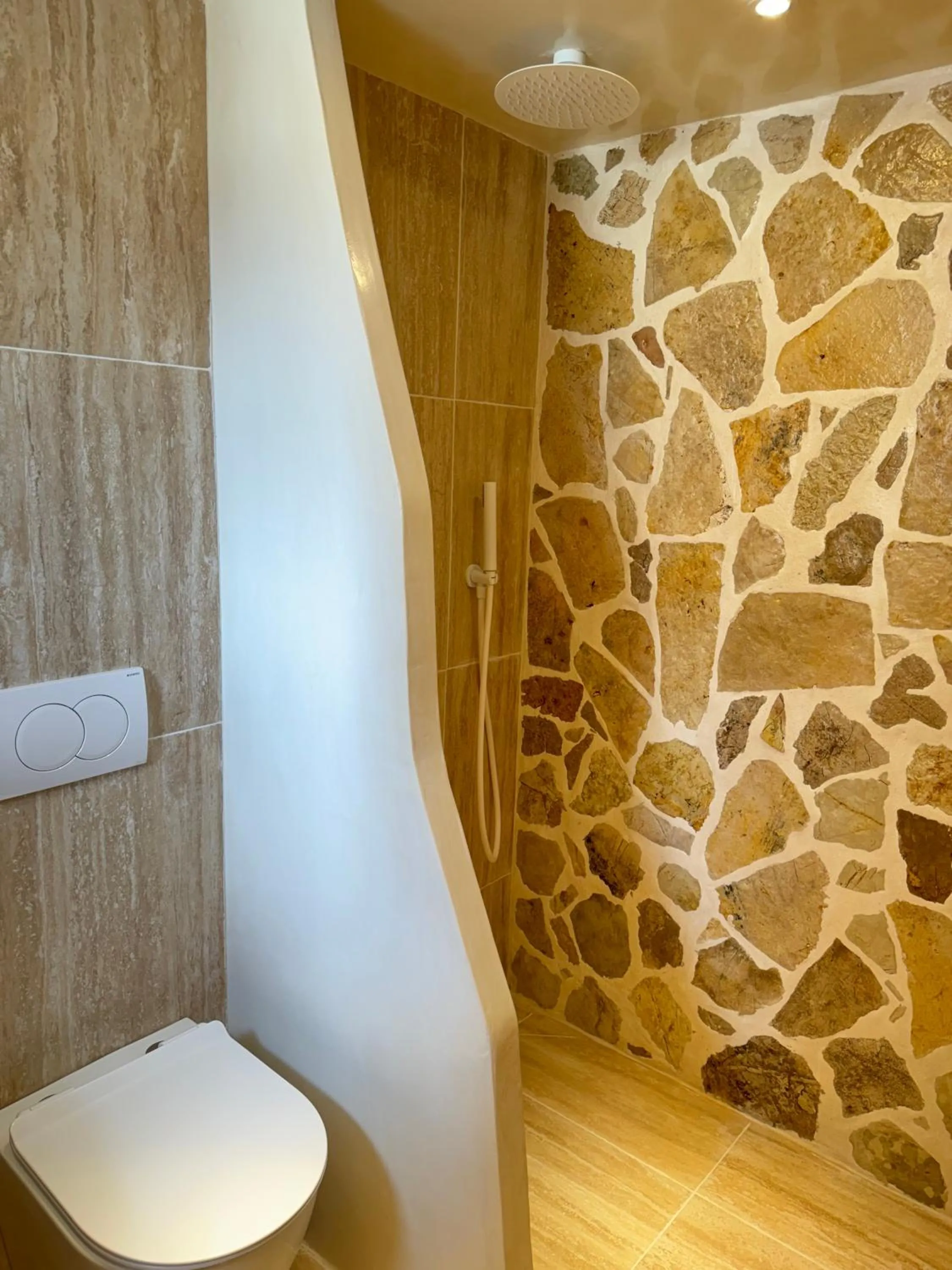 Shower in Argileos
