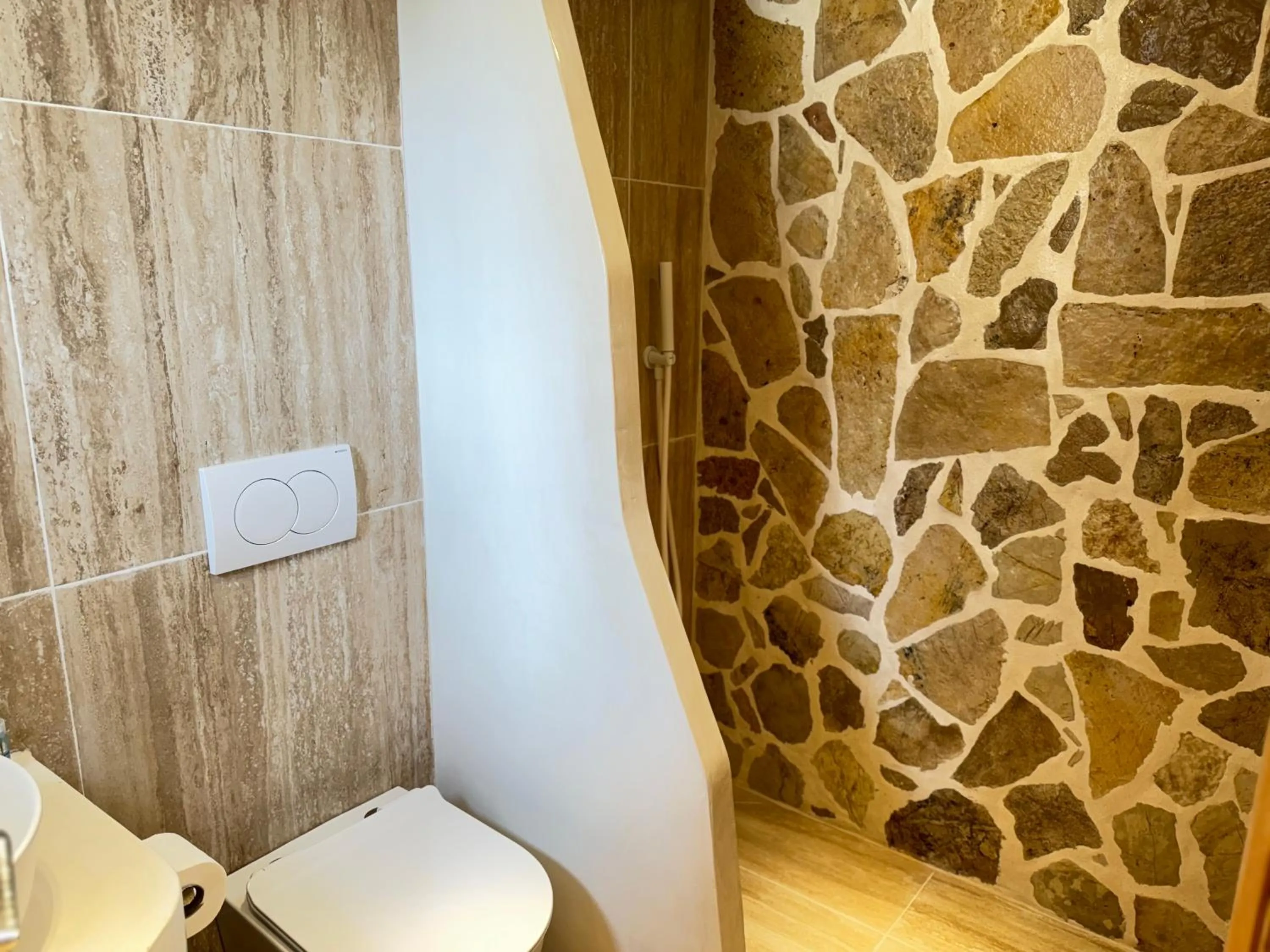 Shower in Argileos