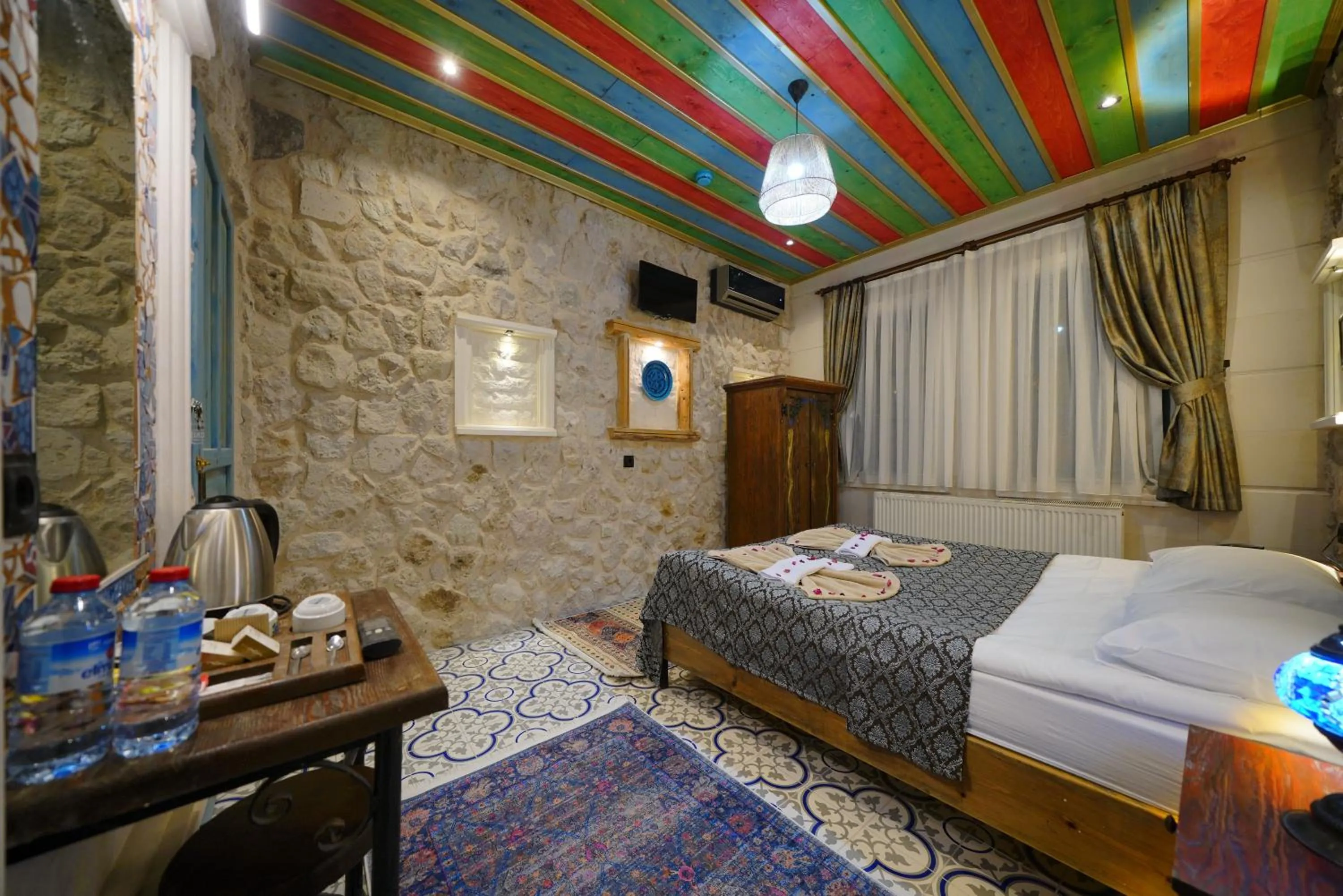 TV and multimedia, Bed in Mirzade Konak Hotel