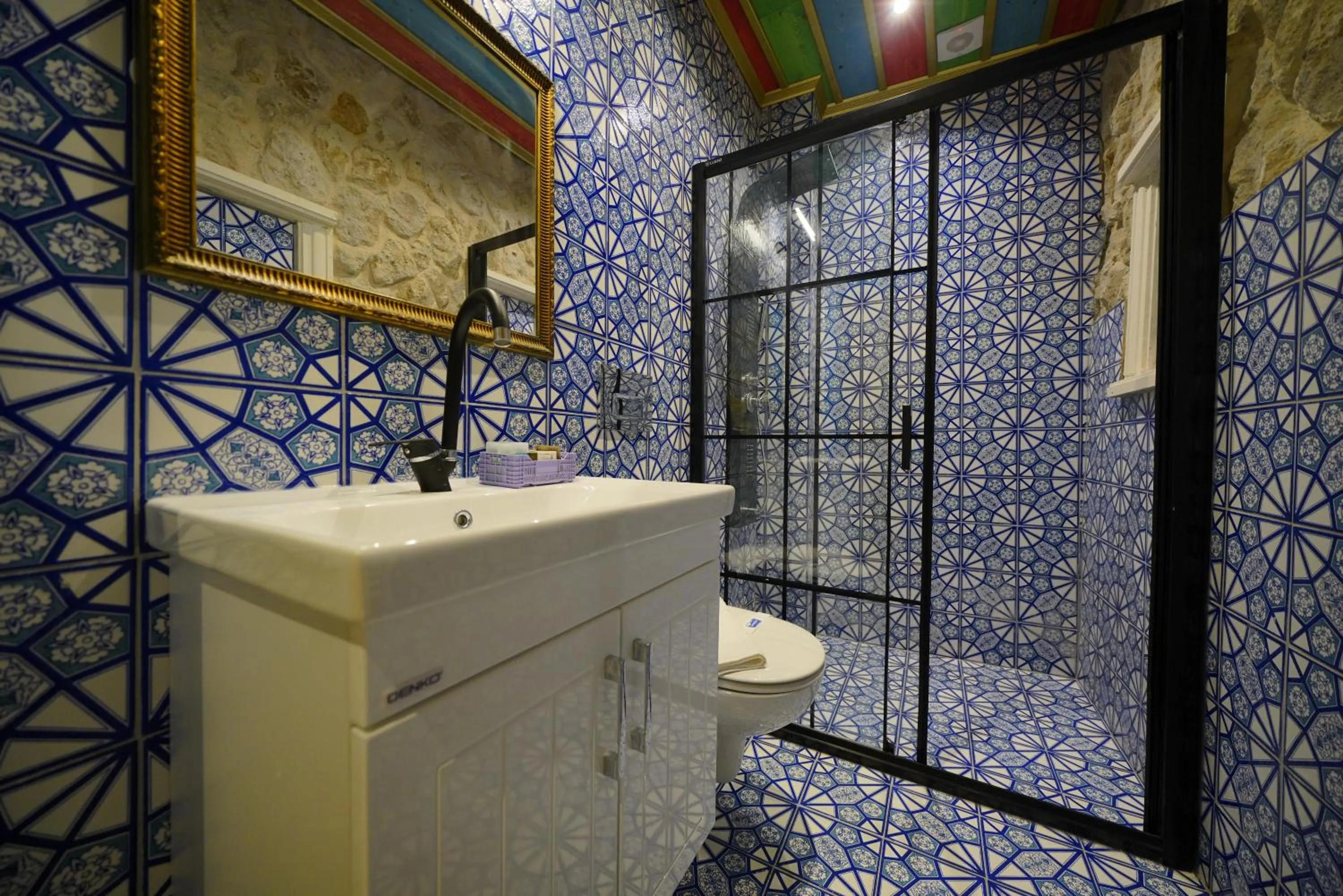 Shower in Mirzade Konak Hotel