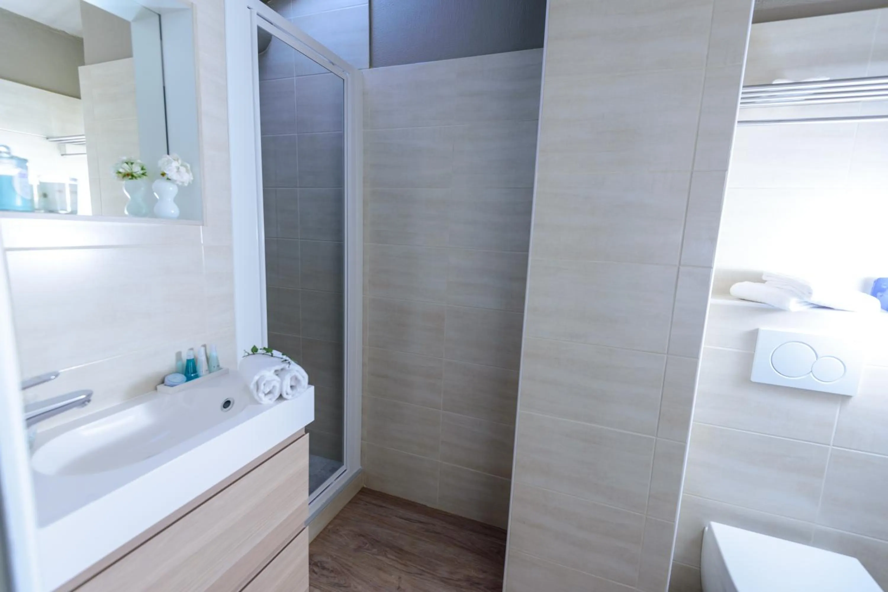 Shower in Hôtel Belesso