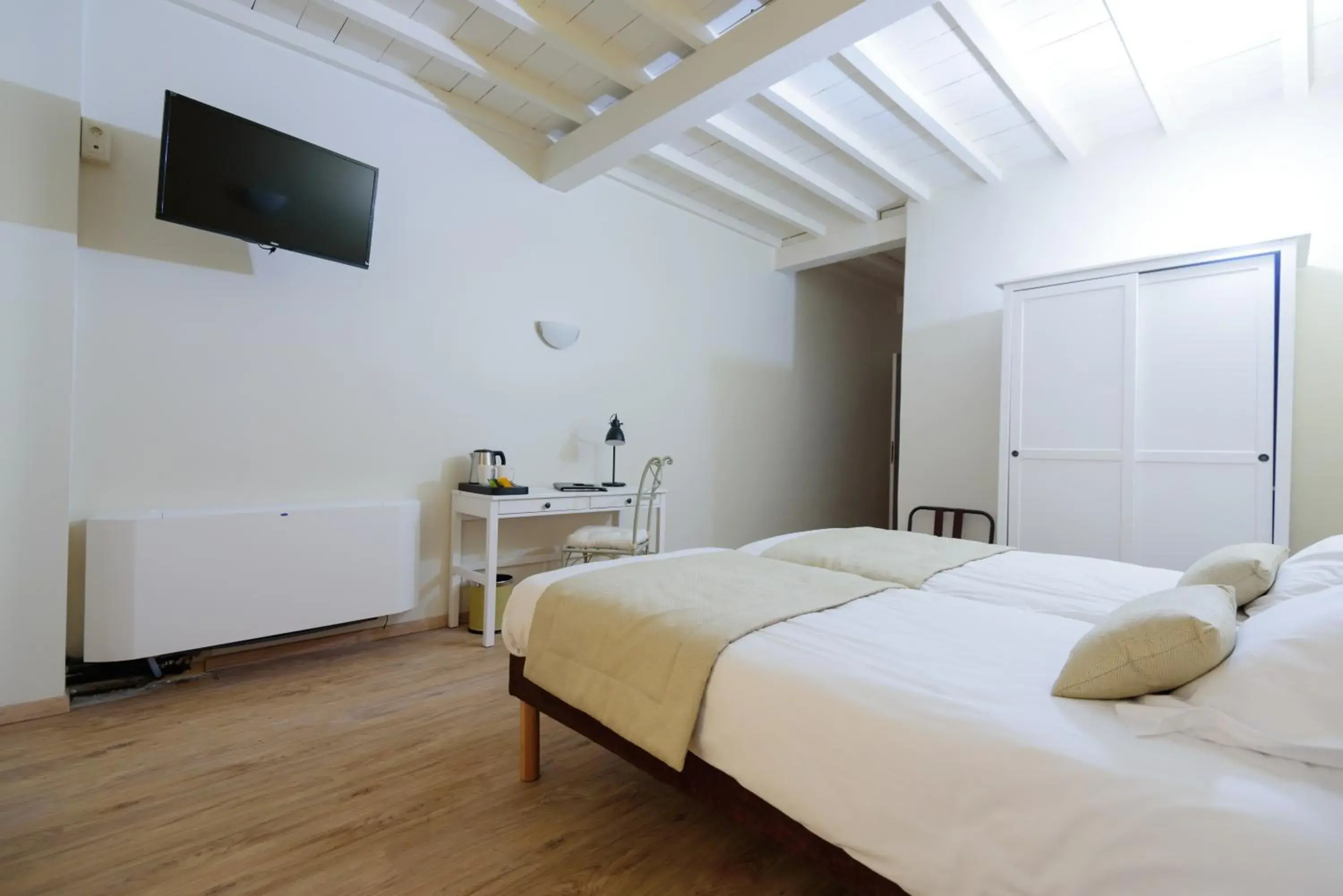 Coffee/tea facilities, Bed in Hôtel Belesso Coffee/tea facilities, Bed in Hôtel Belesso