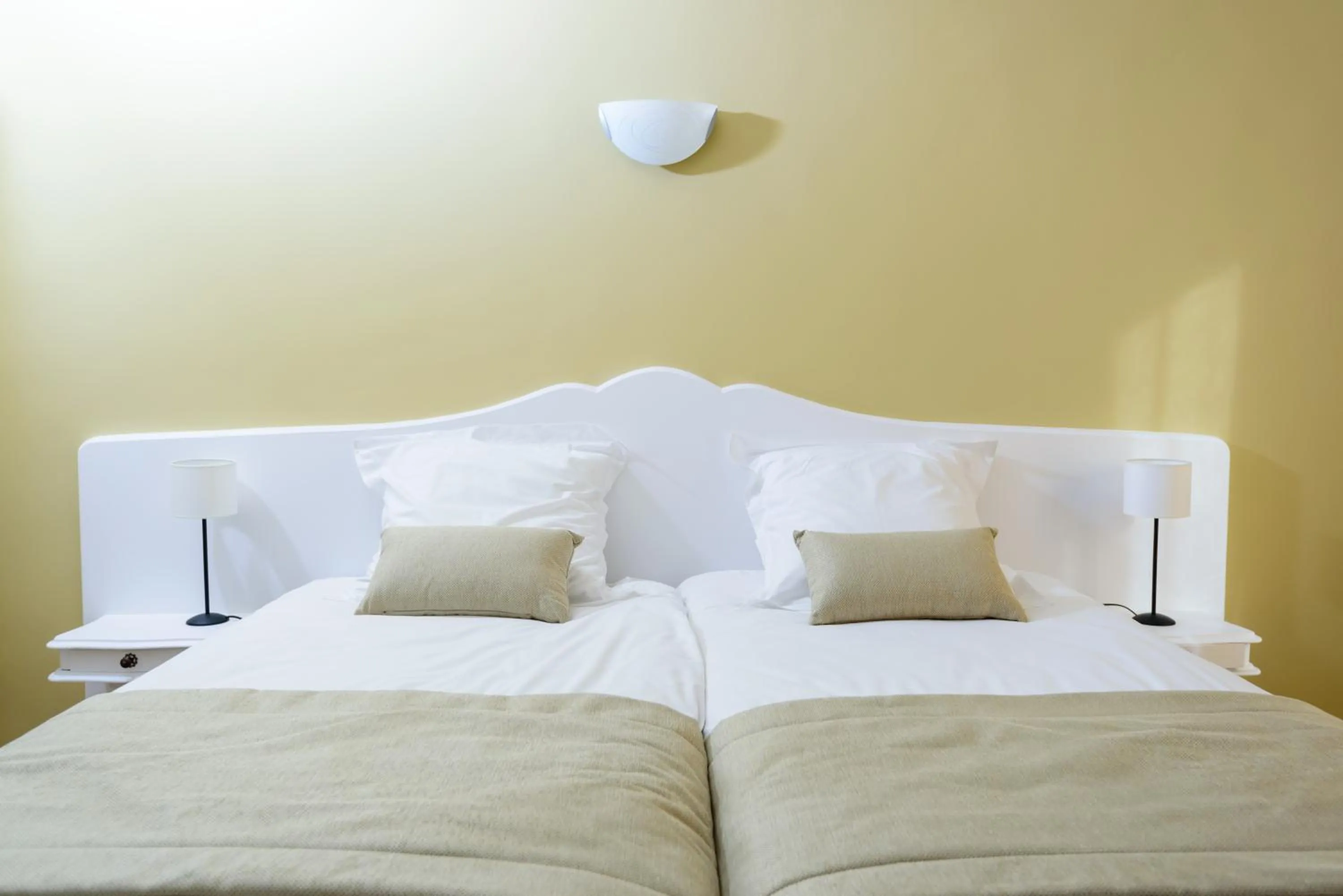 Restaurant/places to eat, Bed in Hôtel Belesso