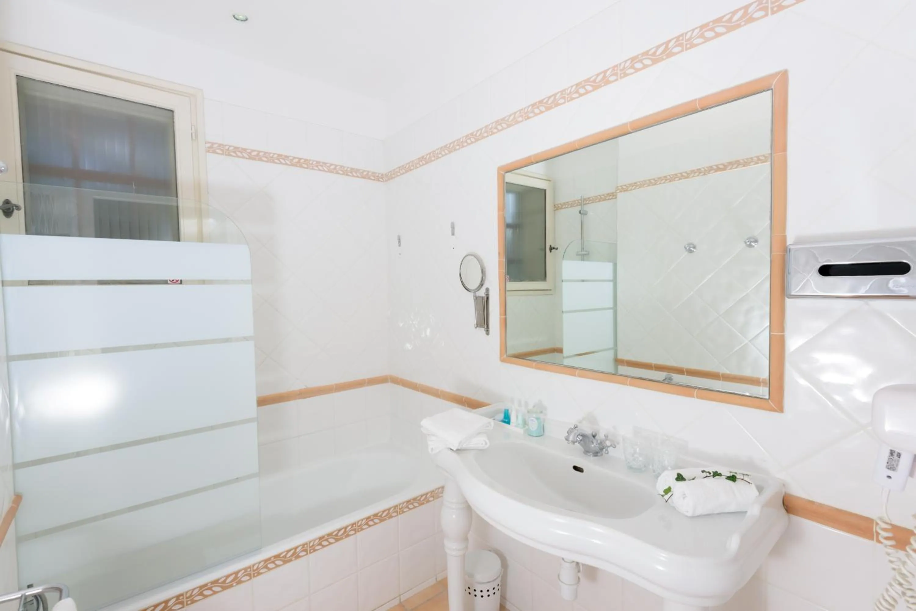 Bathroom in Hôtel Belesso