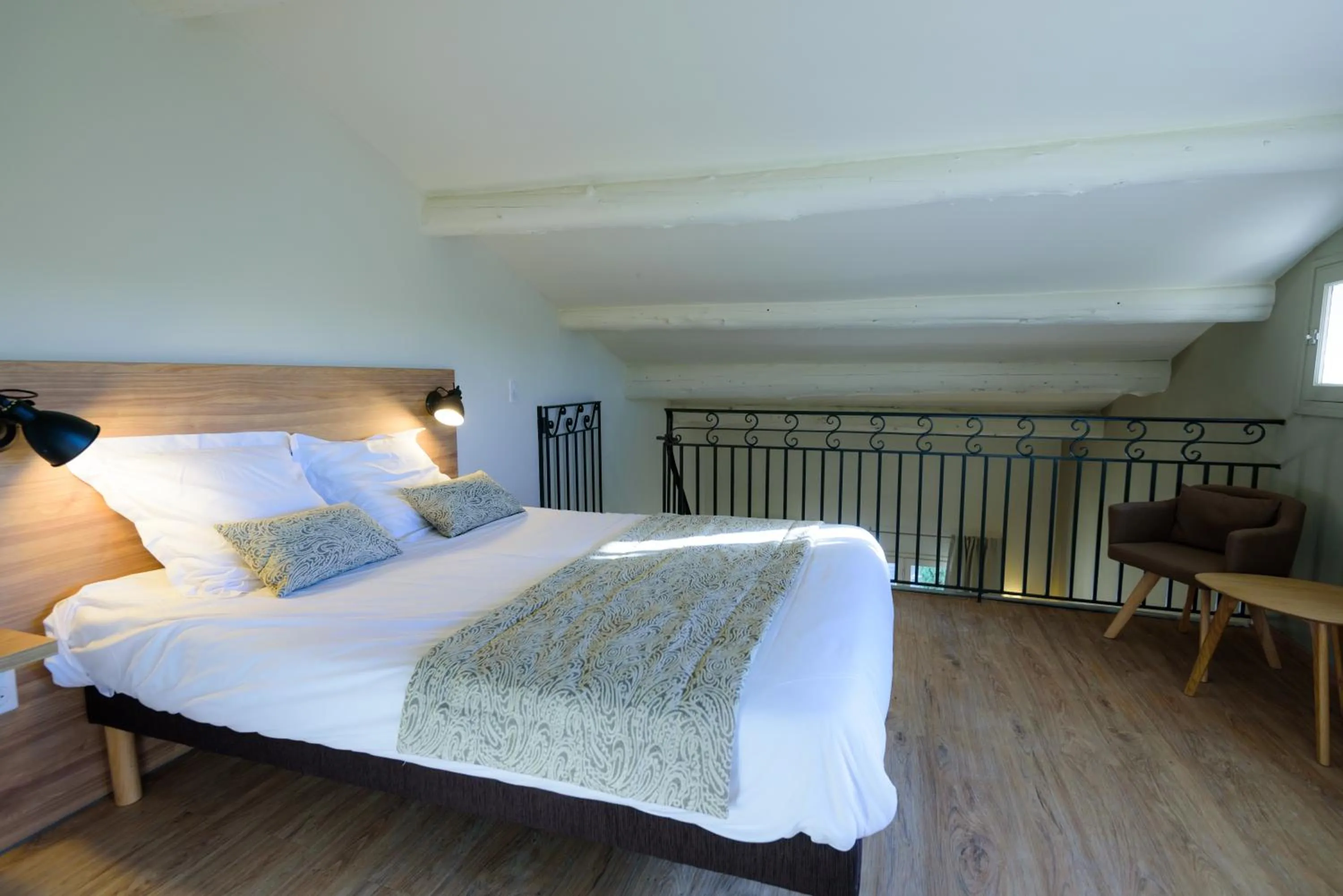 Shower, Bed in Hôtel Belesso