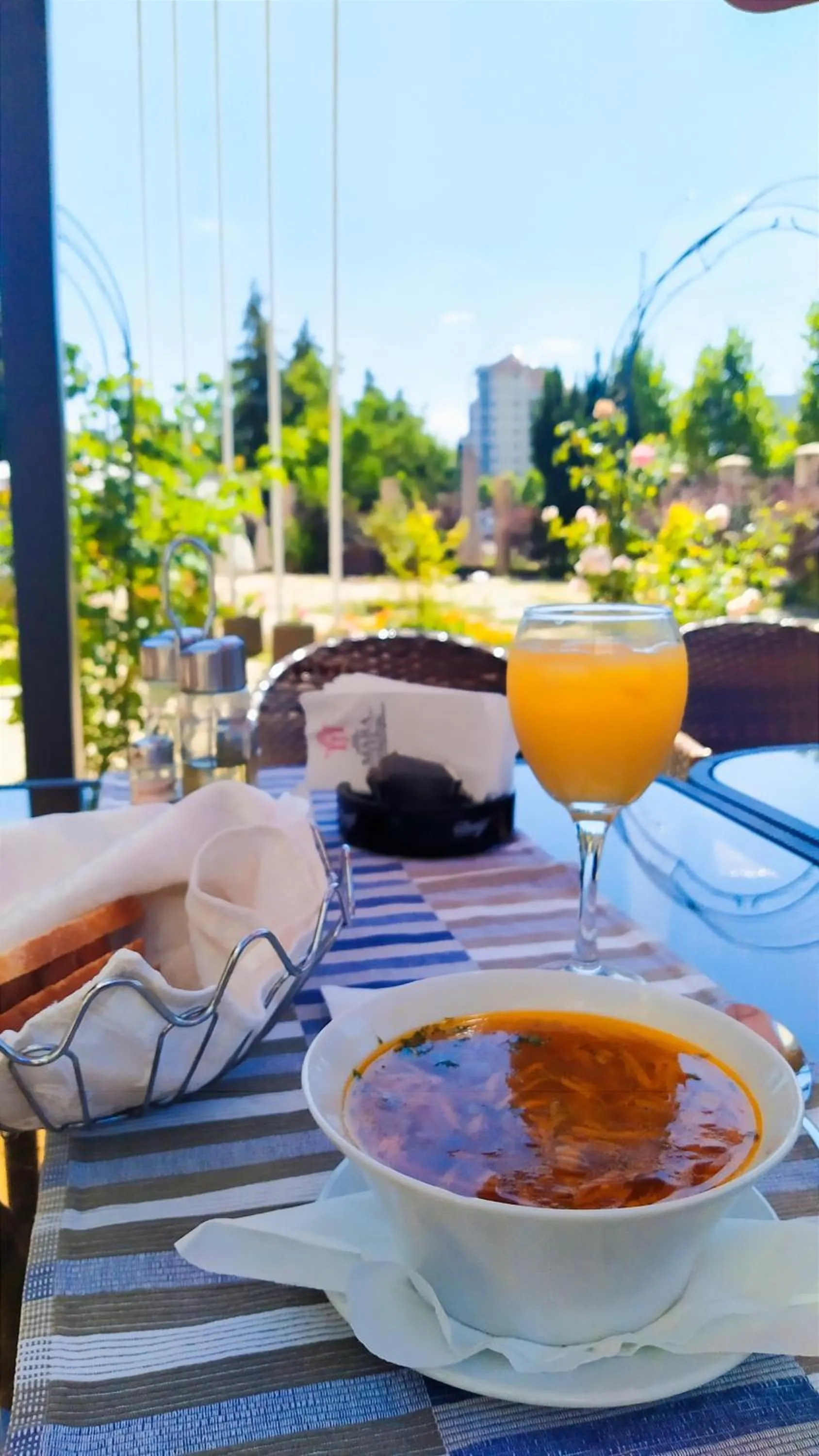 Restaurant/places to eat in Hotel Mara