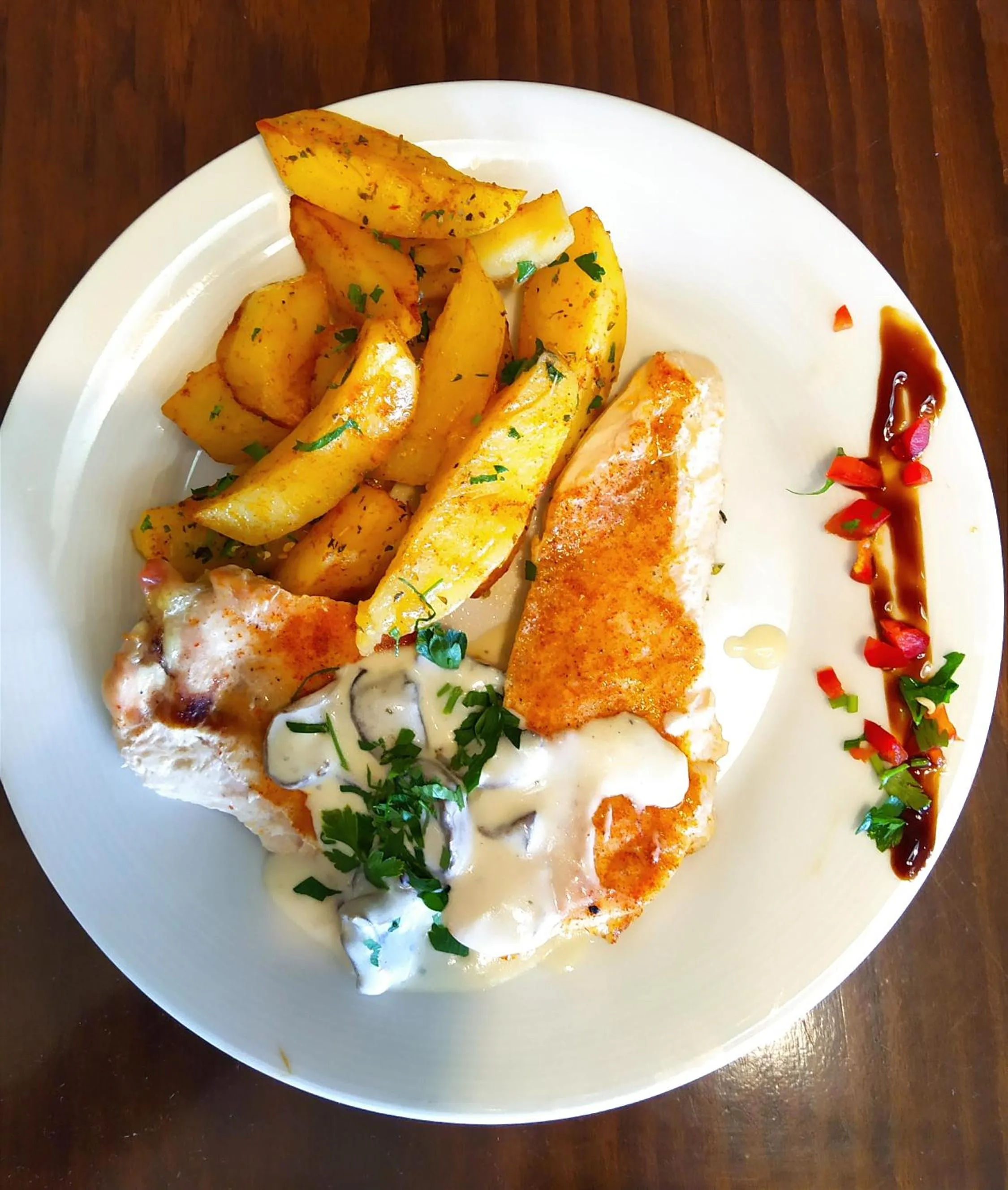 Restaurant/places to eat in Hotel Mara