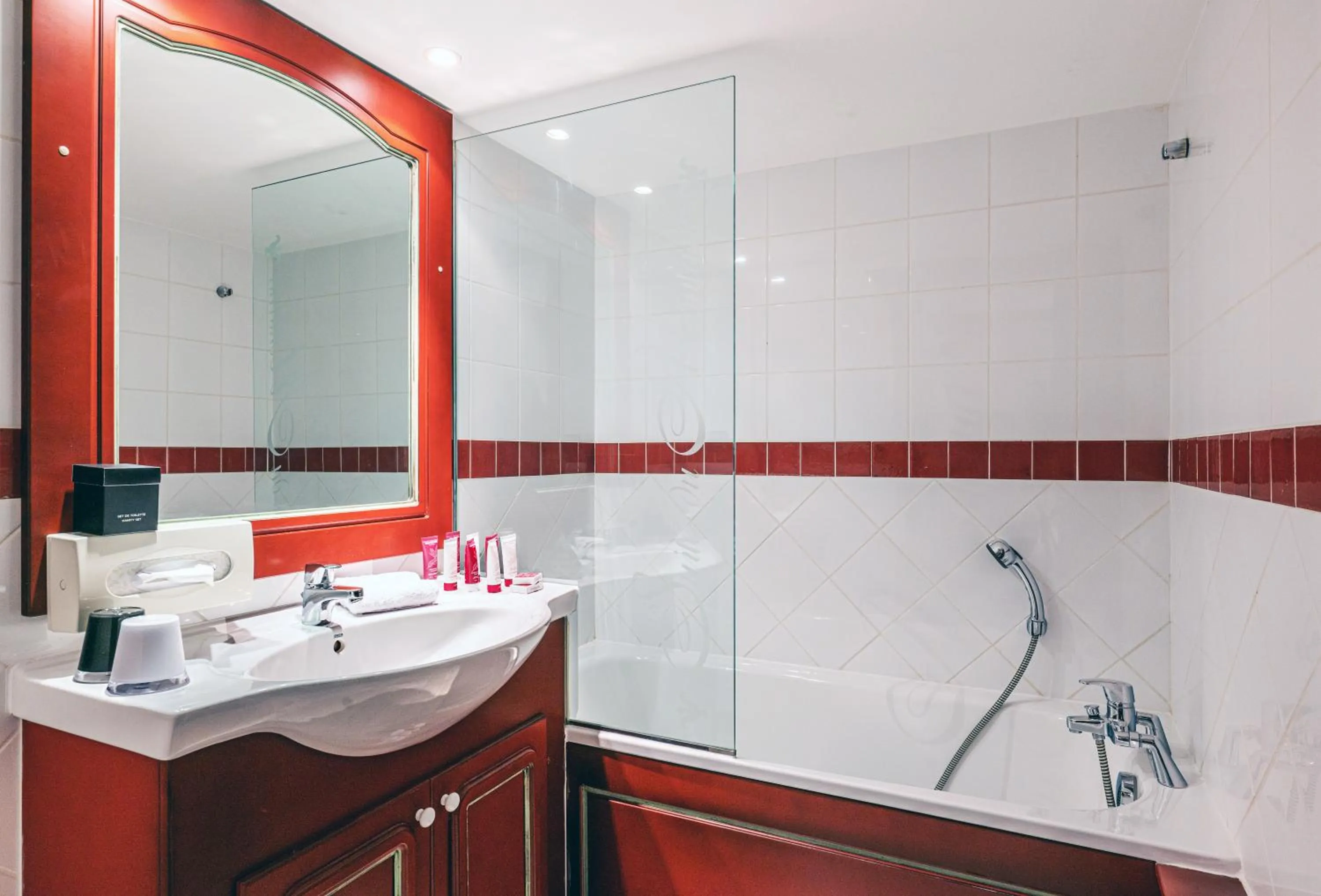 Bathroom in Hôtel Les Suites du Montana by Les Etincelles