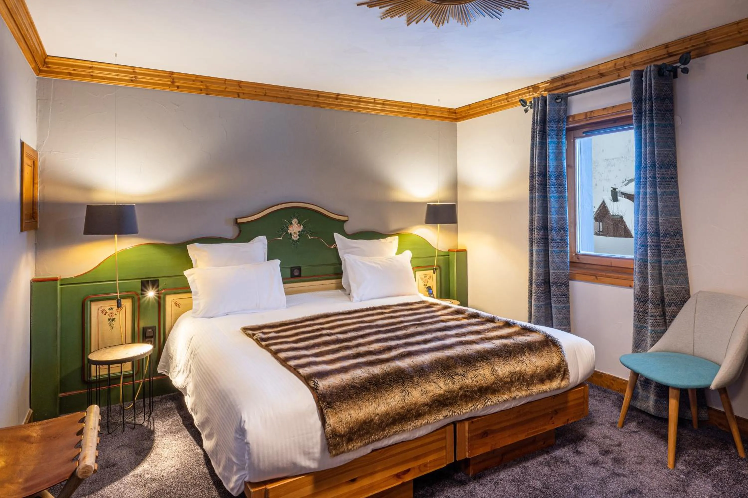 Bedroom, Bed in Hôtel Les Suites du Montana by Les Etincelles