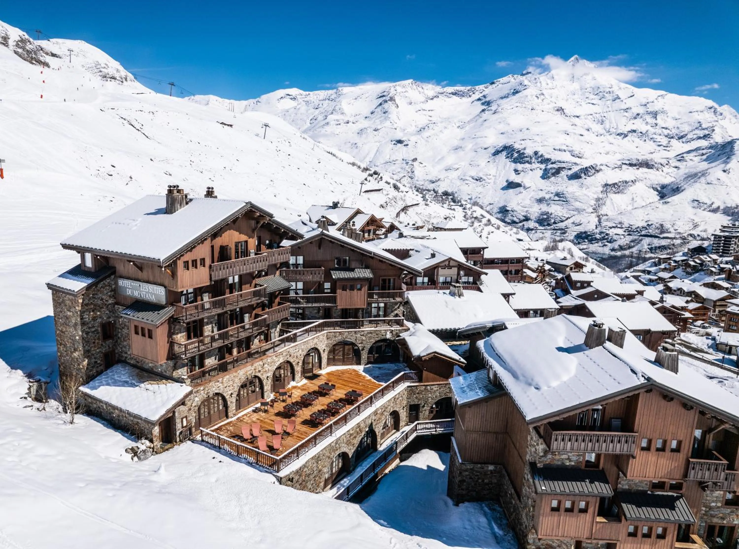 Property building in Hôtel Les Suites du Montana by Les Etincelles