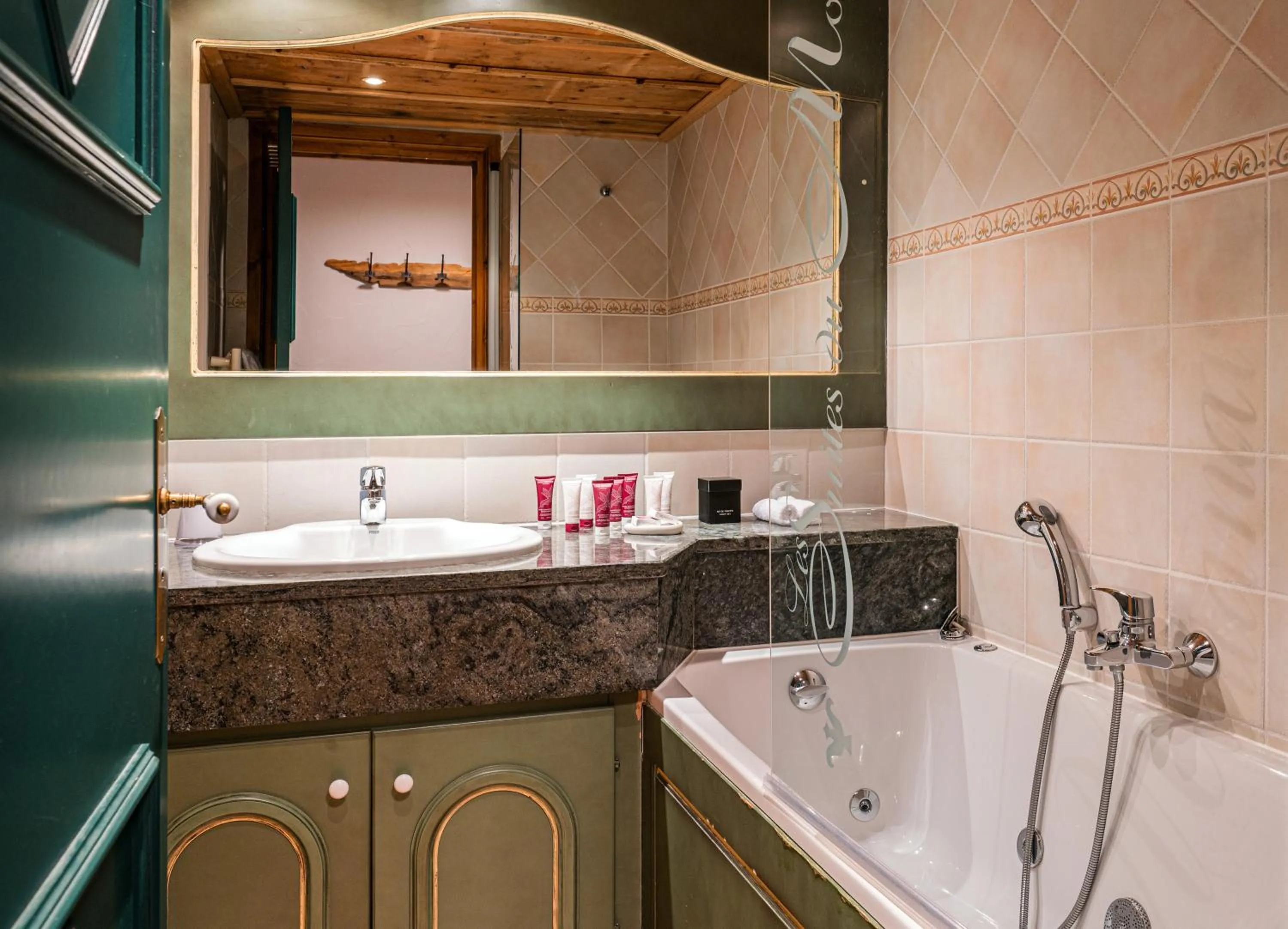 Bathroom in Hôtel Les Suites du Montana by Les Etincelles