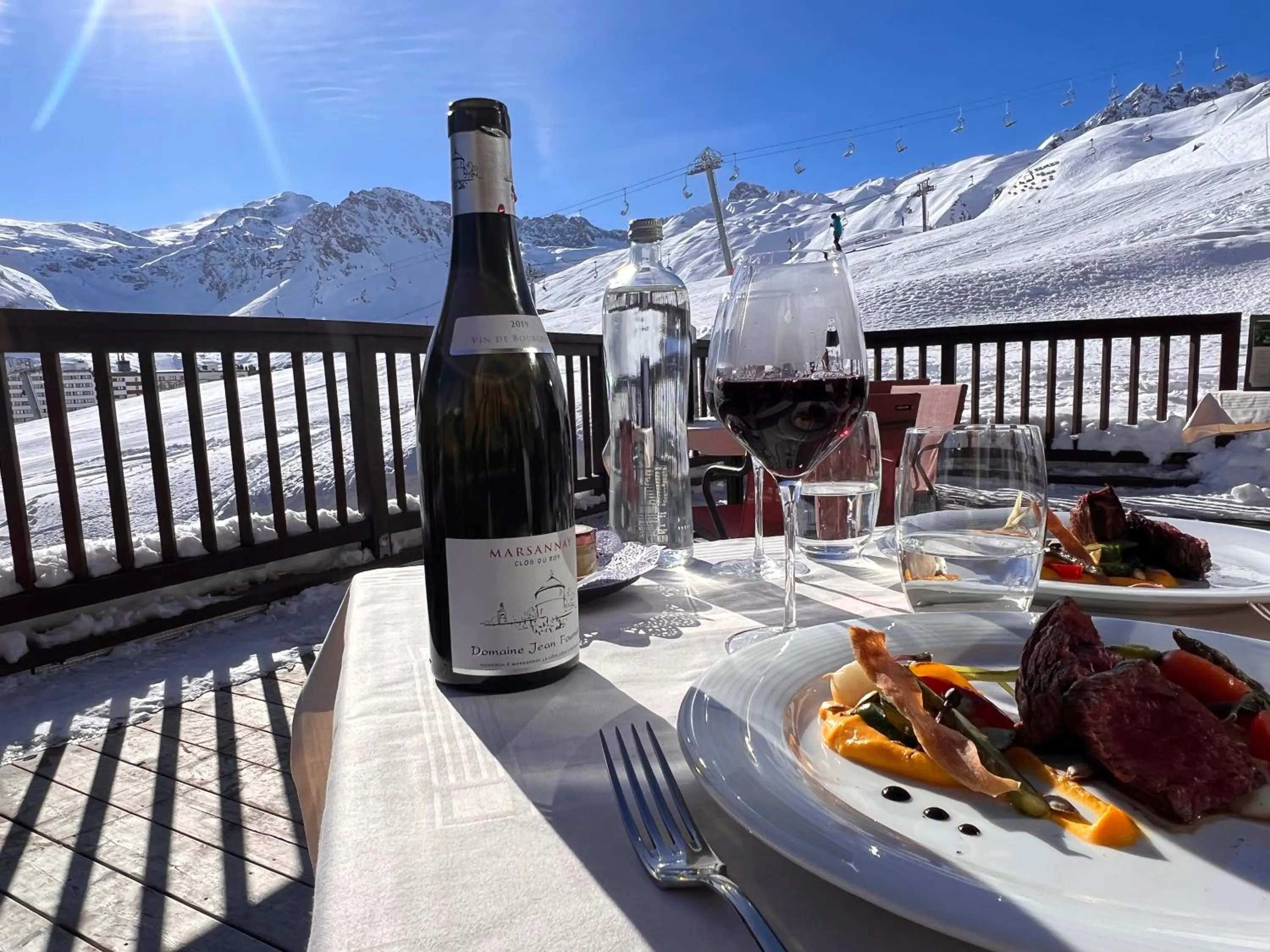 Food and drinks in Hôtel Les Suites du Montana by Les Etincelles