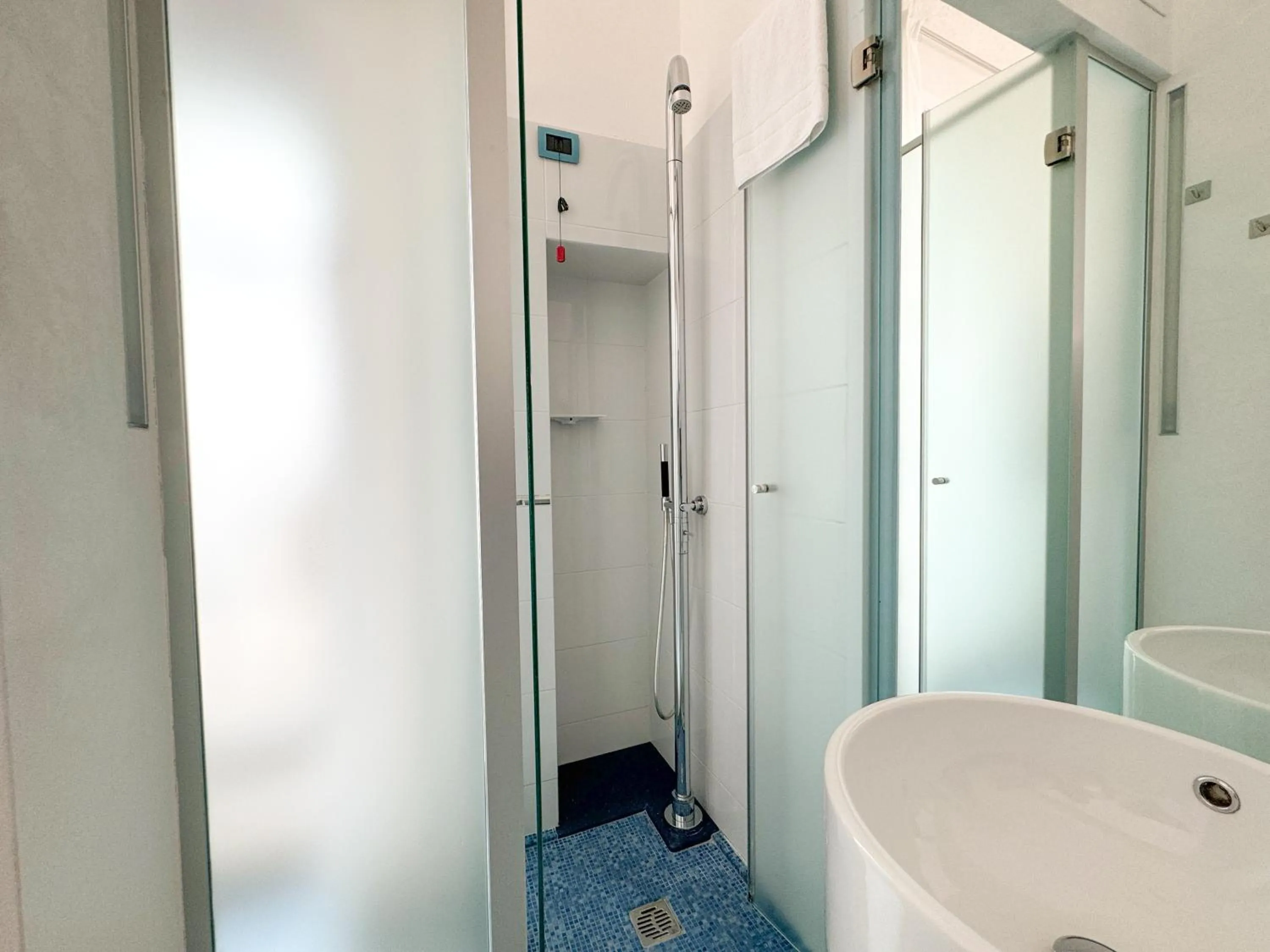 Shower in Vingt Sept