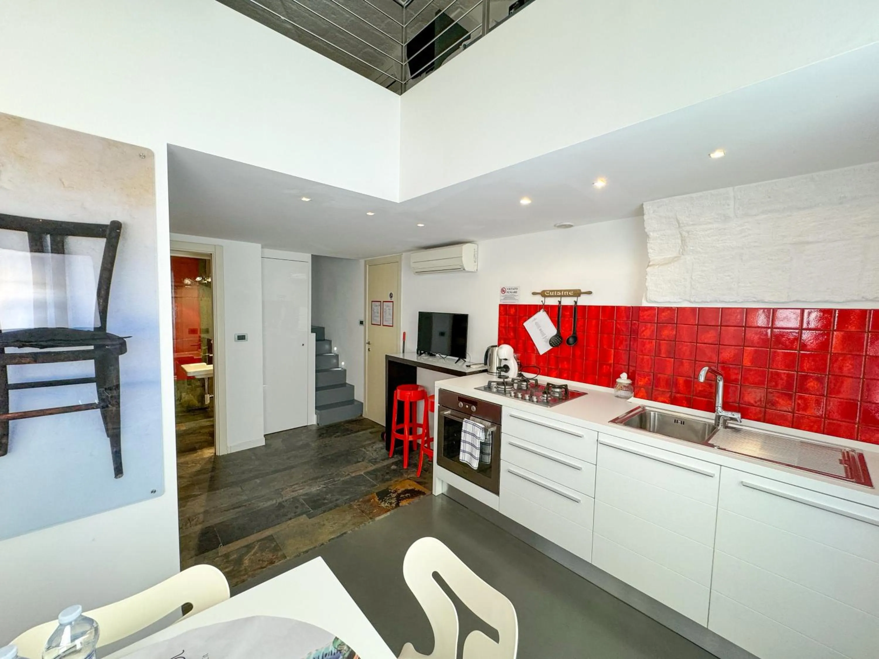 TV and multimedia in Vingt Sept