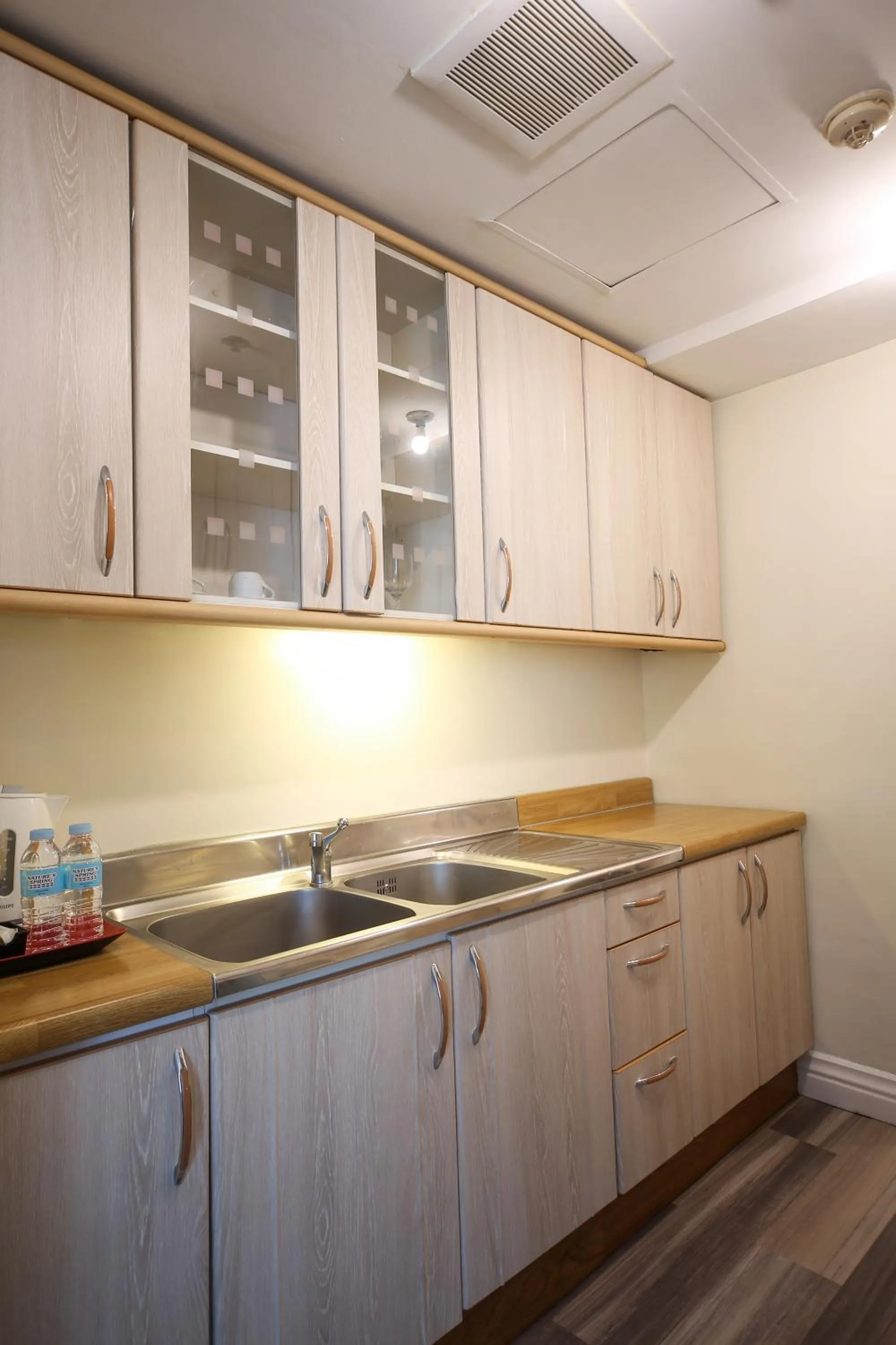 Kitchen or kitchenette in Infinity Tower Suites