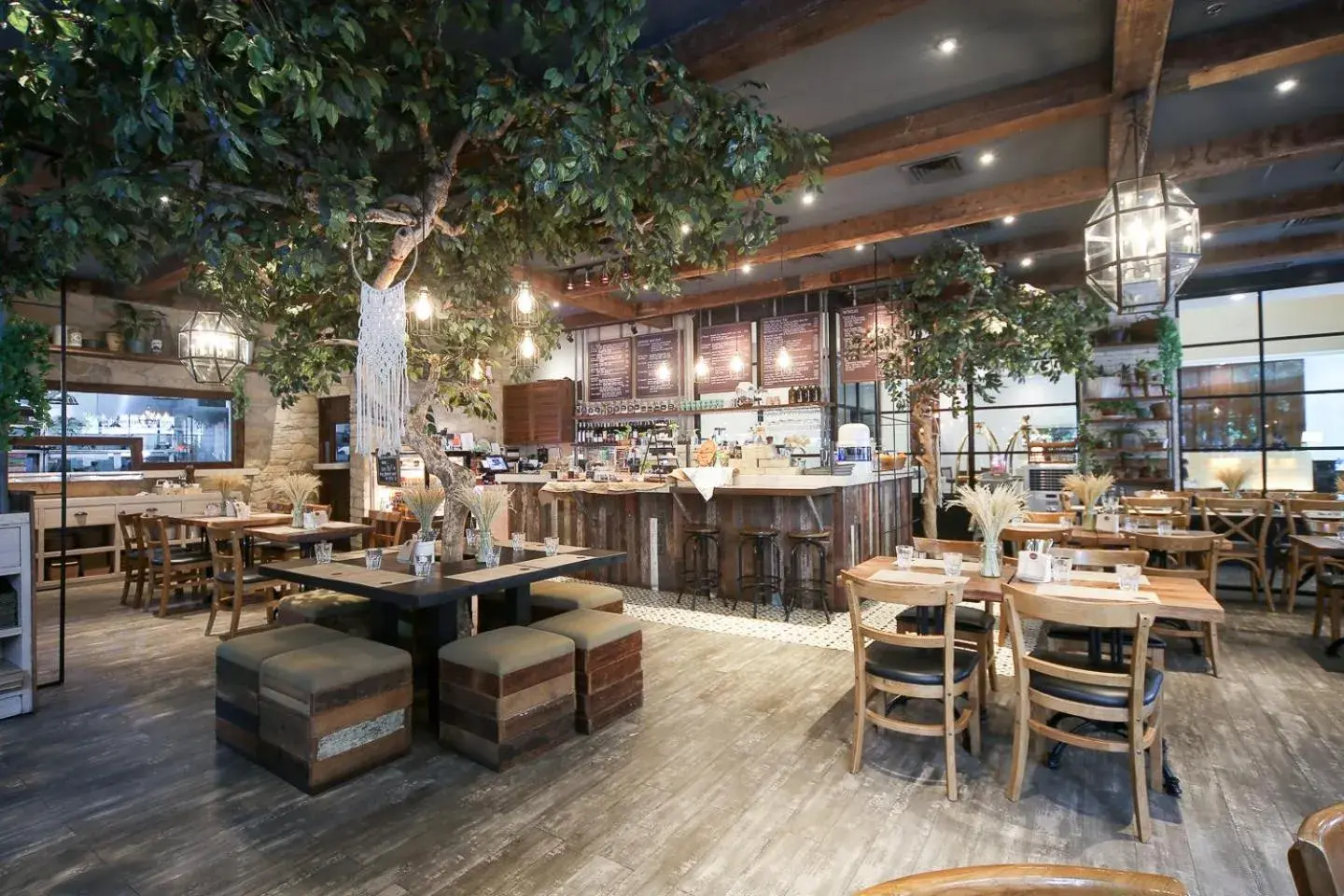 Restaurant/places to eat in Infinity Tower Suites Restaurant/places to eat in Infinity Tower Suites