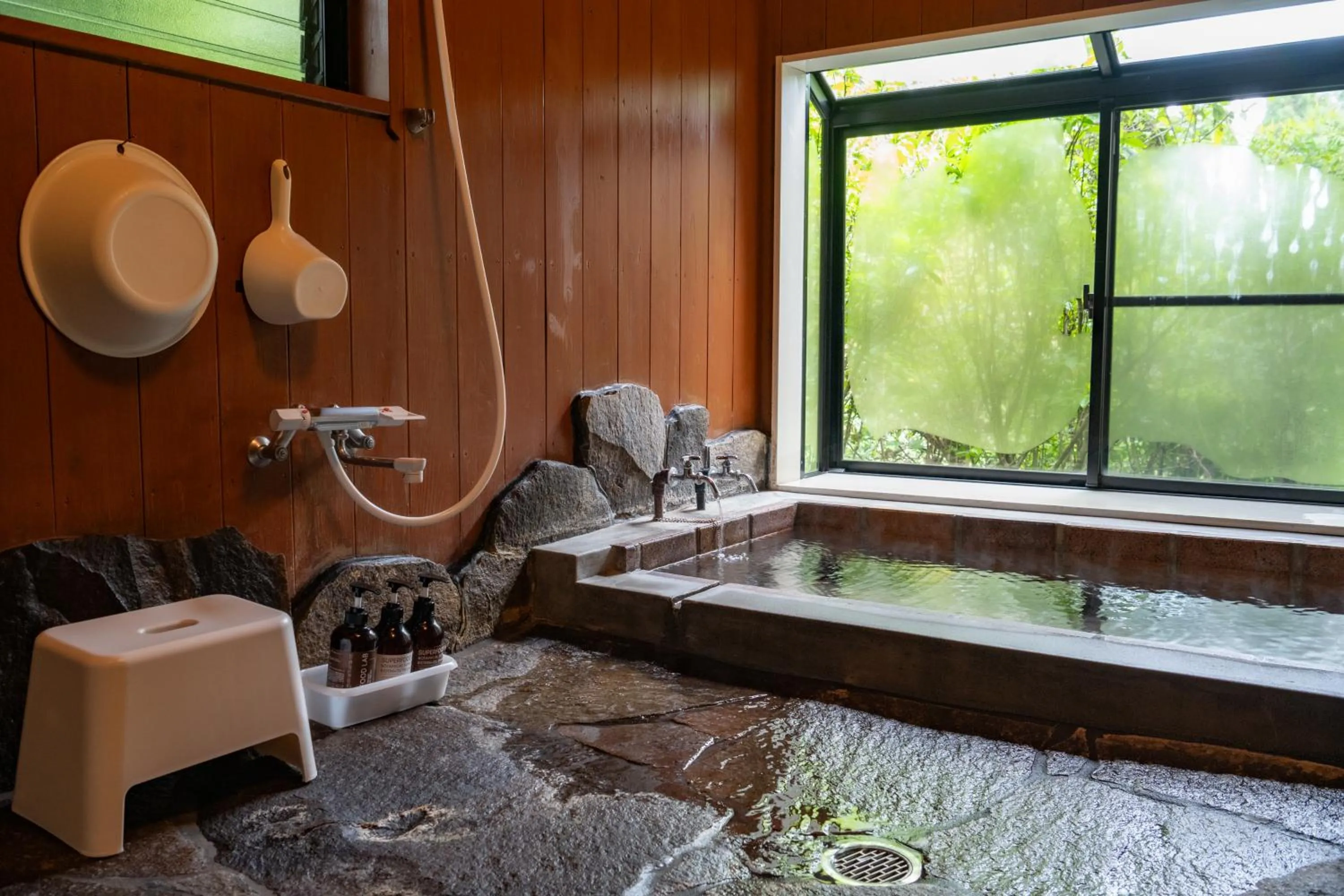 Hot Spring Bath in 山荘 紗羅樹 Syaranoki