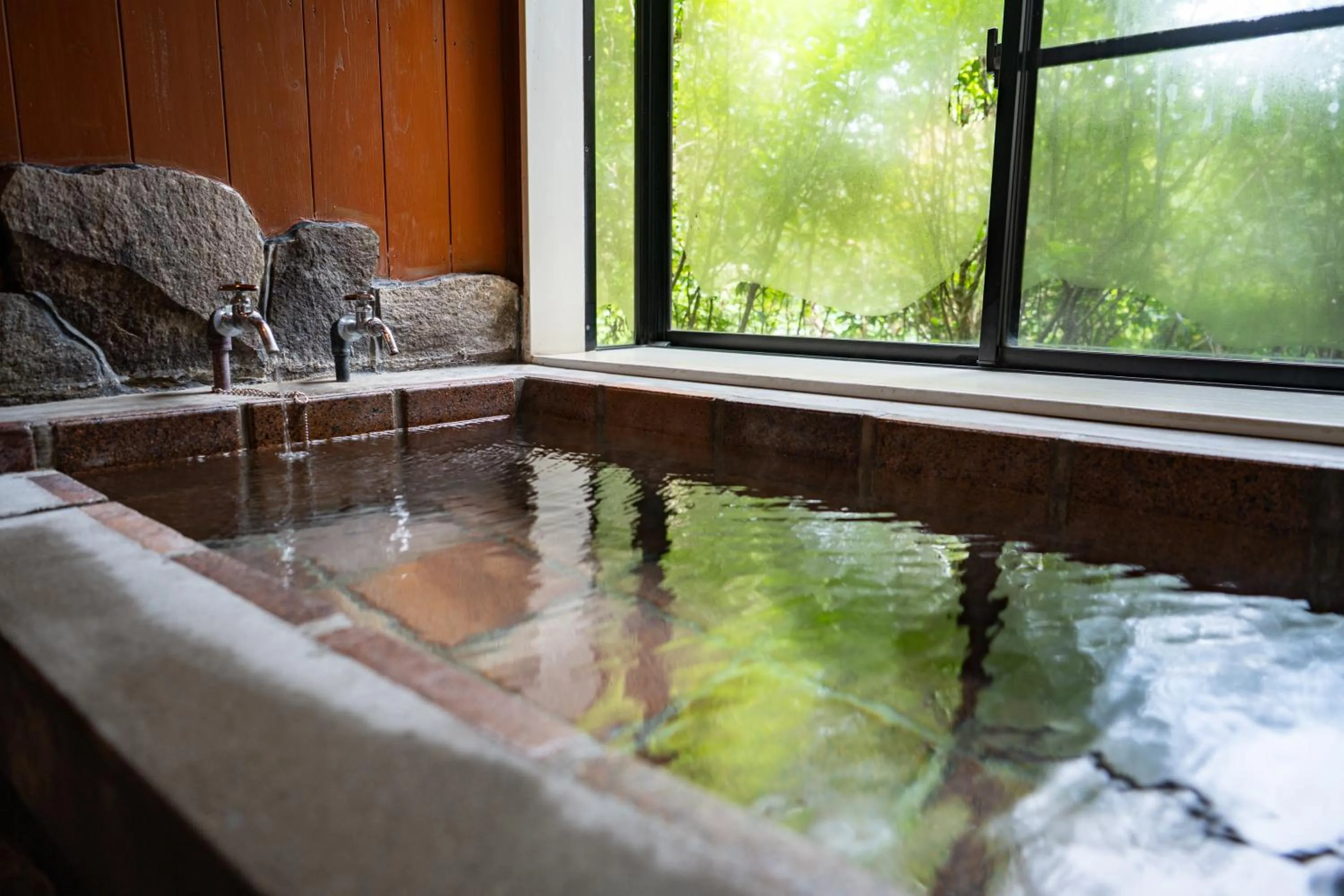 Hot Spring Bath in 山荘 紗羅樹 Syaranoki