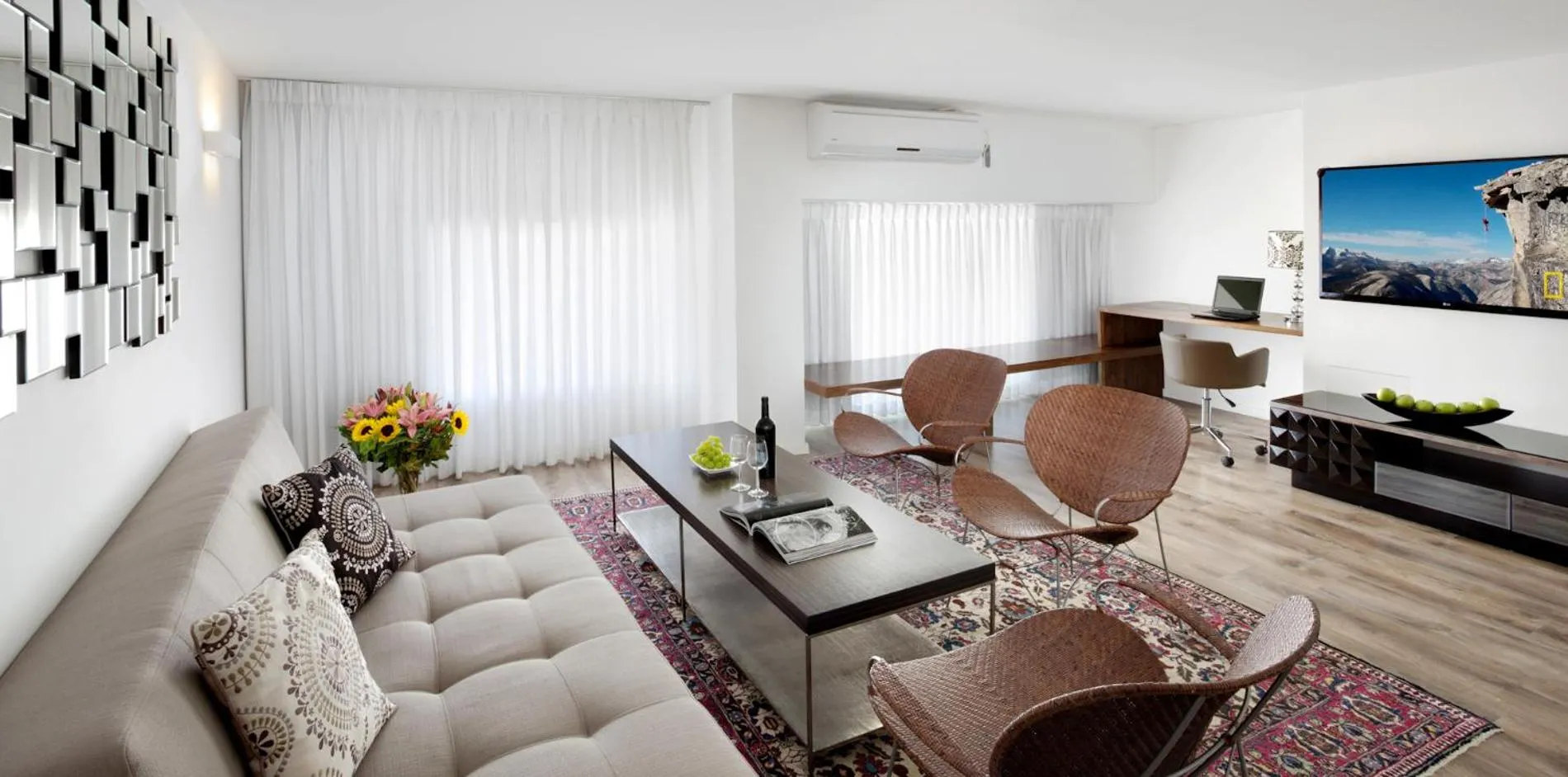 TV and multimedia in Sea Executive Suites