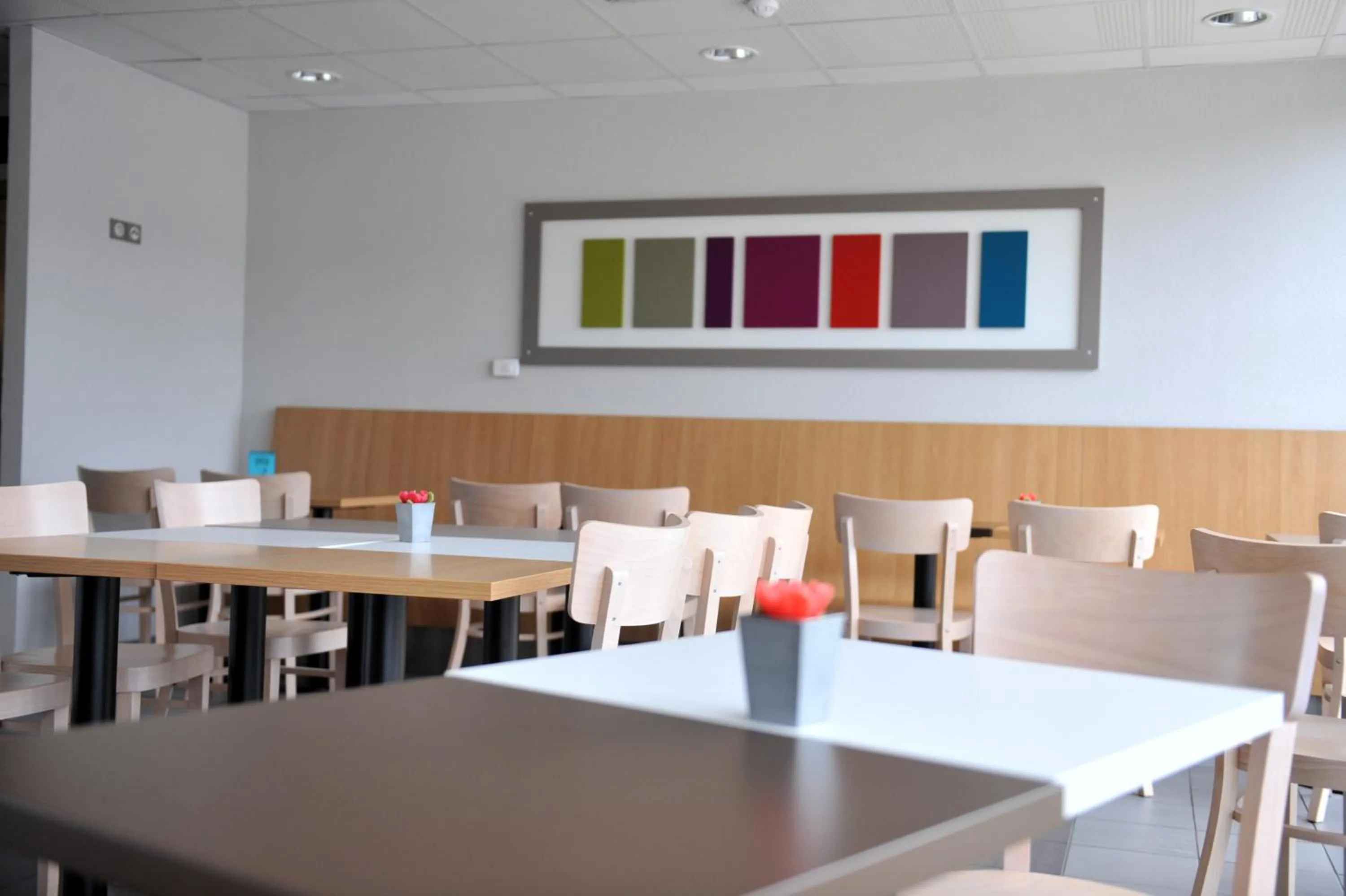 Restaurant/places to eat in B&B HOTEL Le Puy-en-Velay