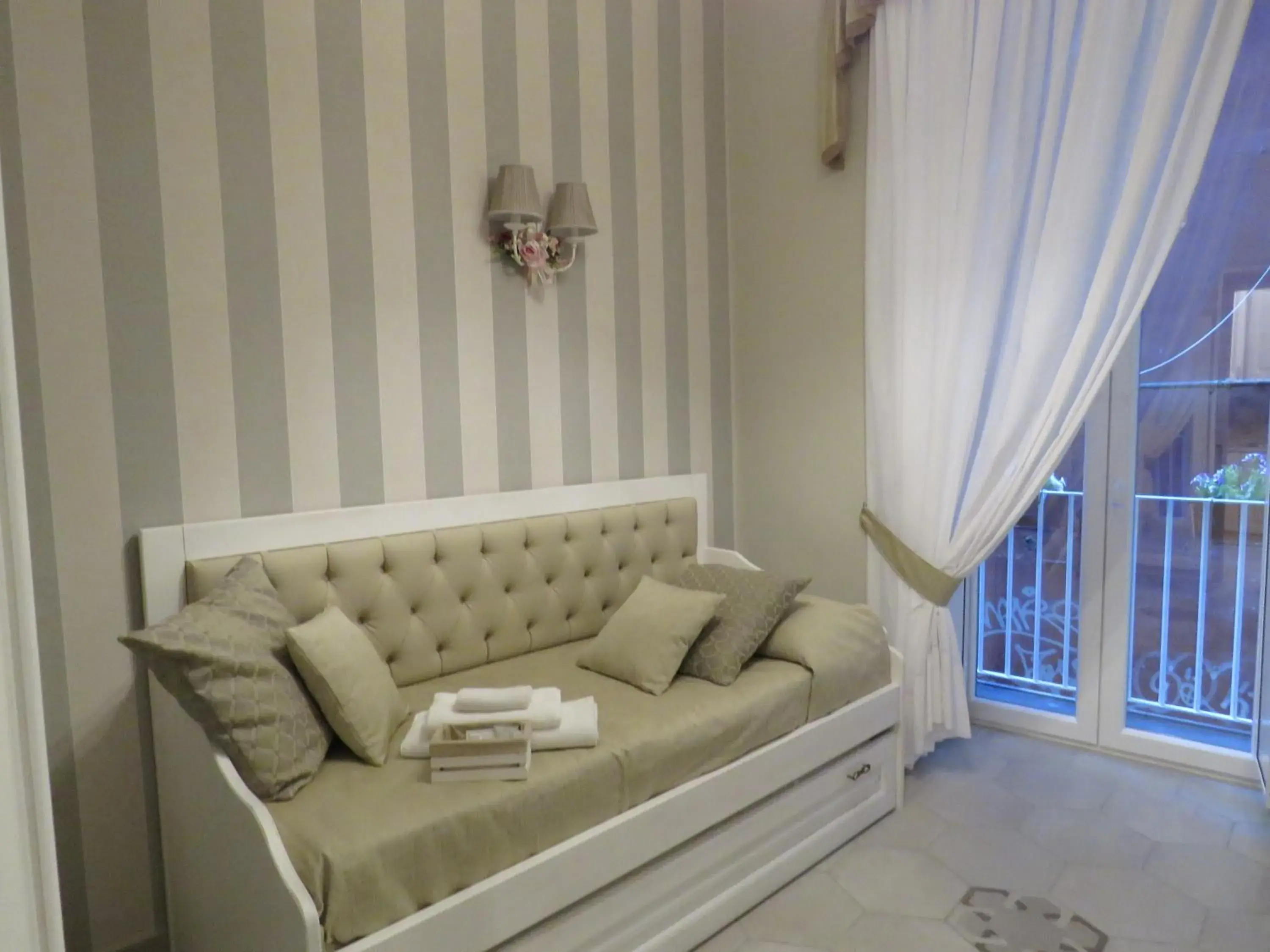 Single Room with Balcony in Le Ninfe Luxury Rooms Single Room with Balcony in Le Ninfe Luxury Rooms