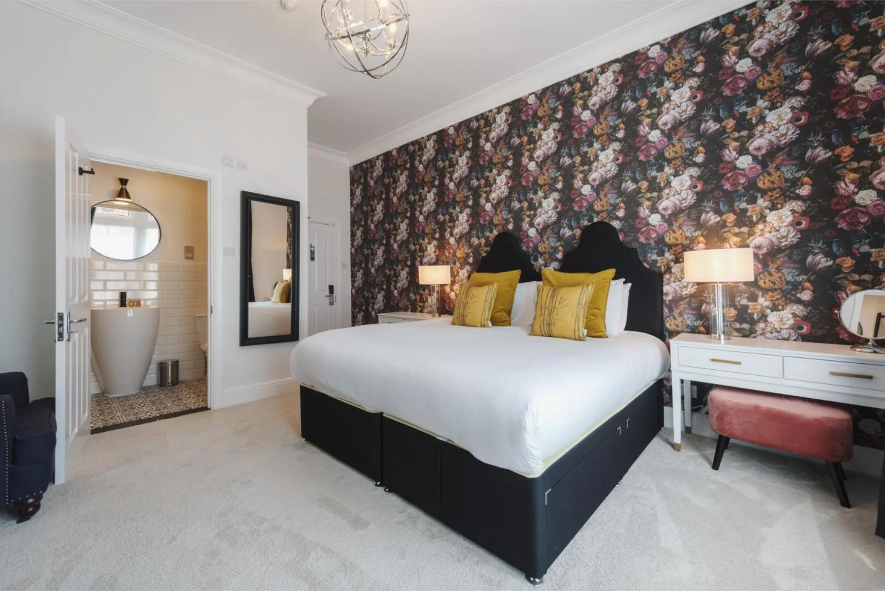 Photo of the whole room, Bed in Somerset House Boutique Hotel and Restaurant