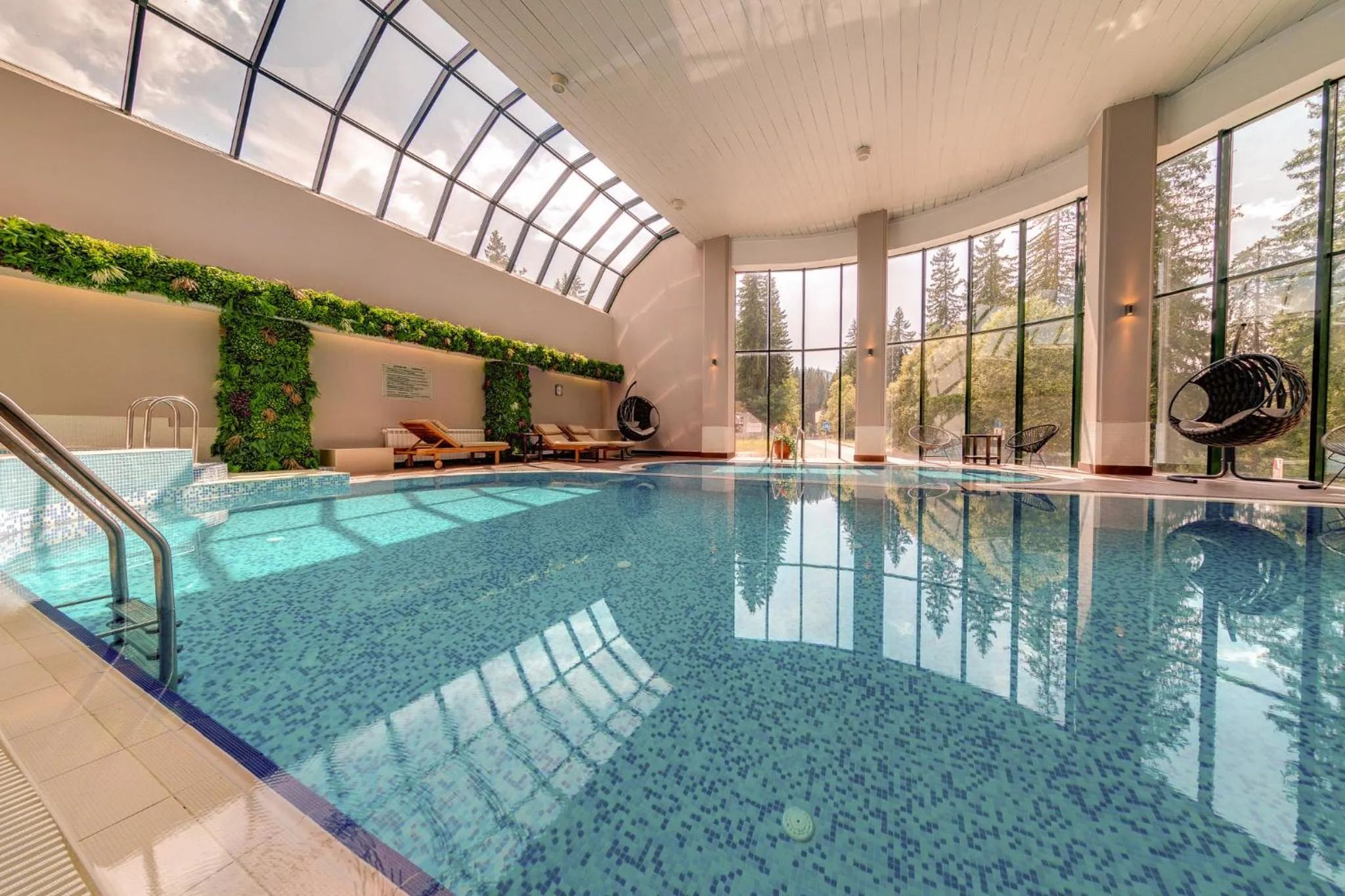 Swimming pool in Grand Hotel Murgavets