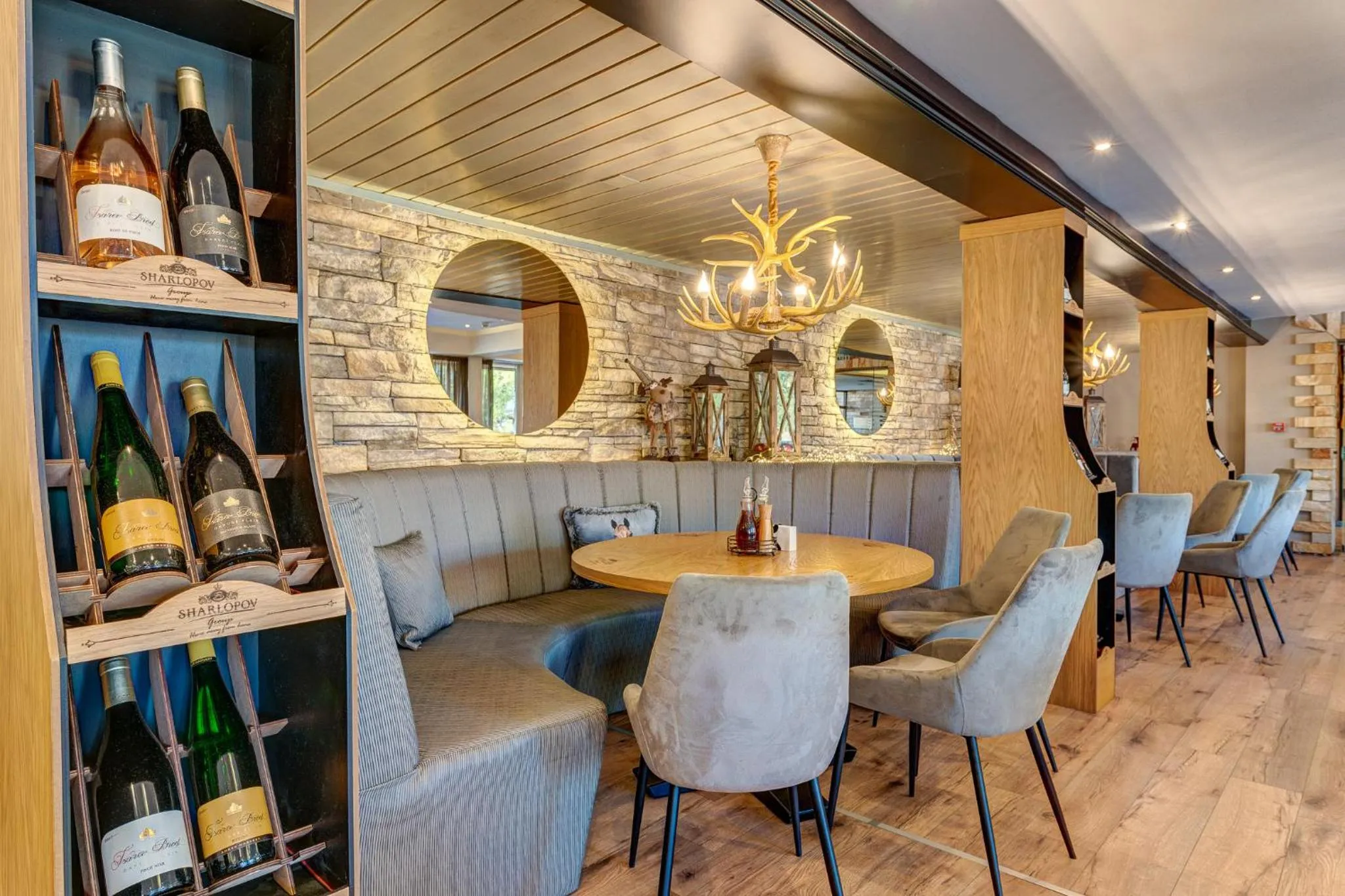 Restaurant/places to eat in Grand Hotel Murgavets