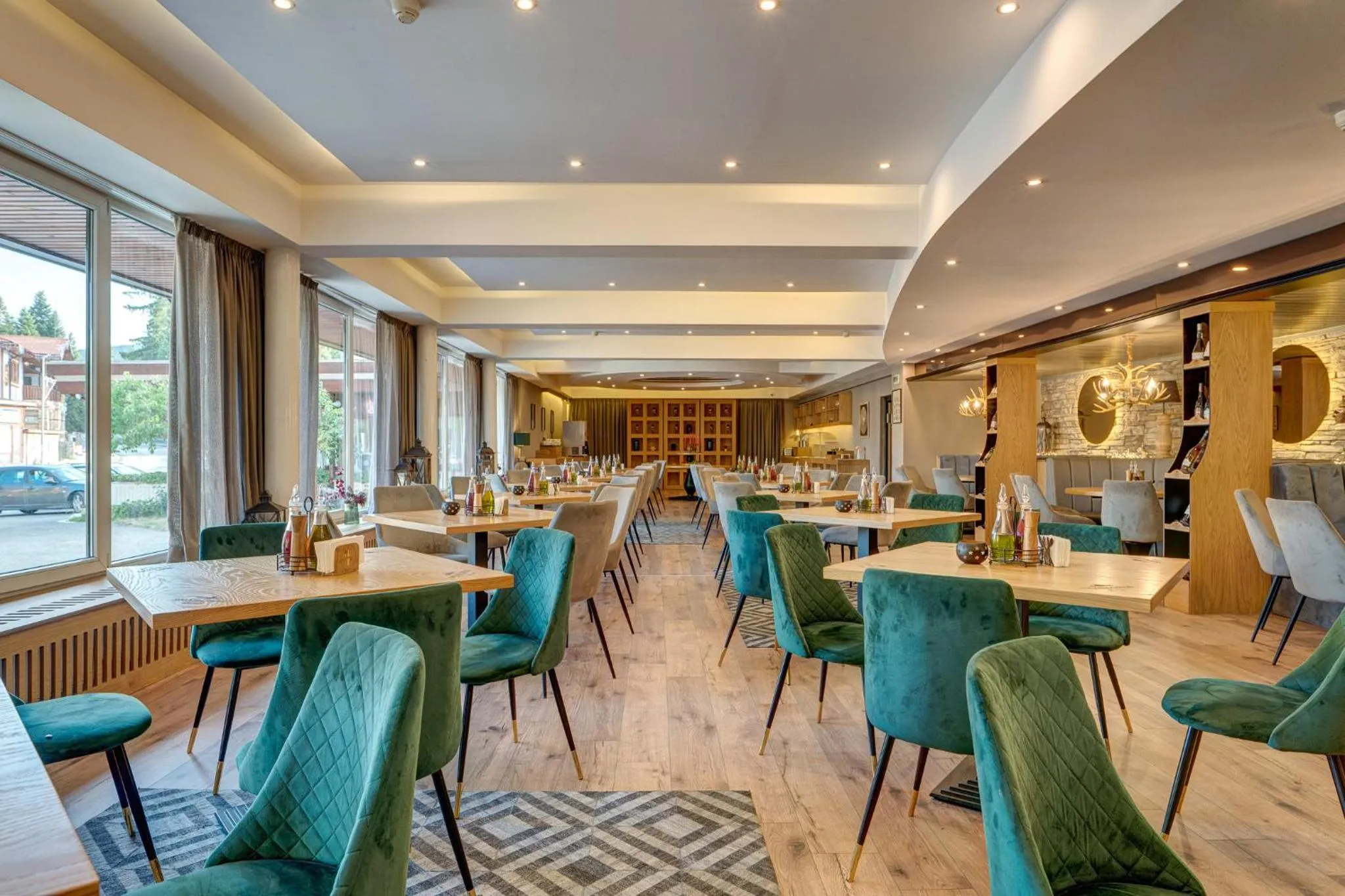 Restaurant/places to eat in Grand Hotel Murgavets