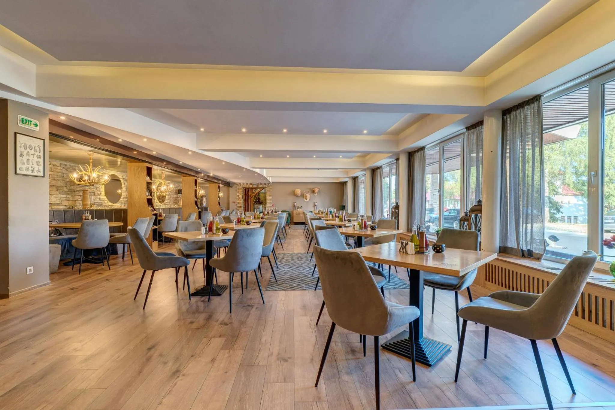 Restaurant/places to eat in Grand Hotel Murgavets